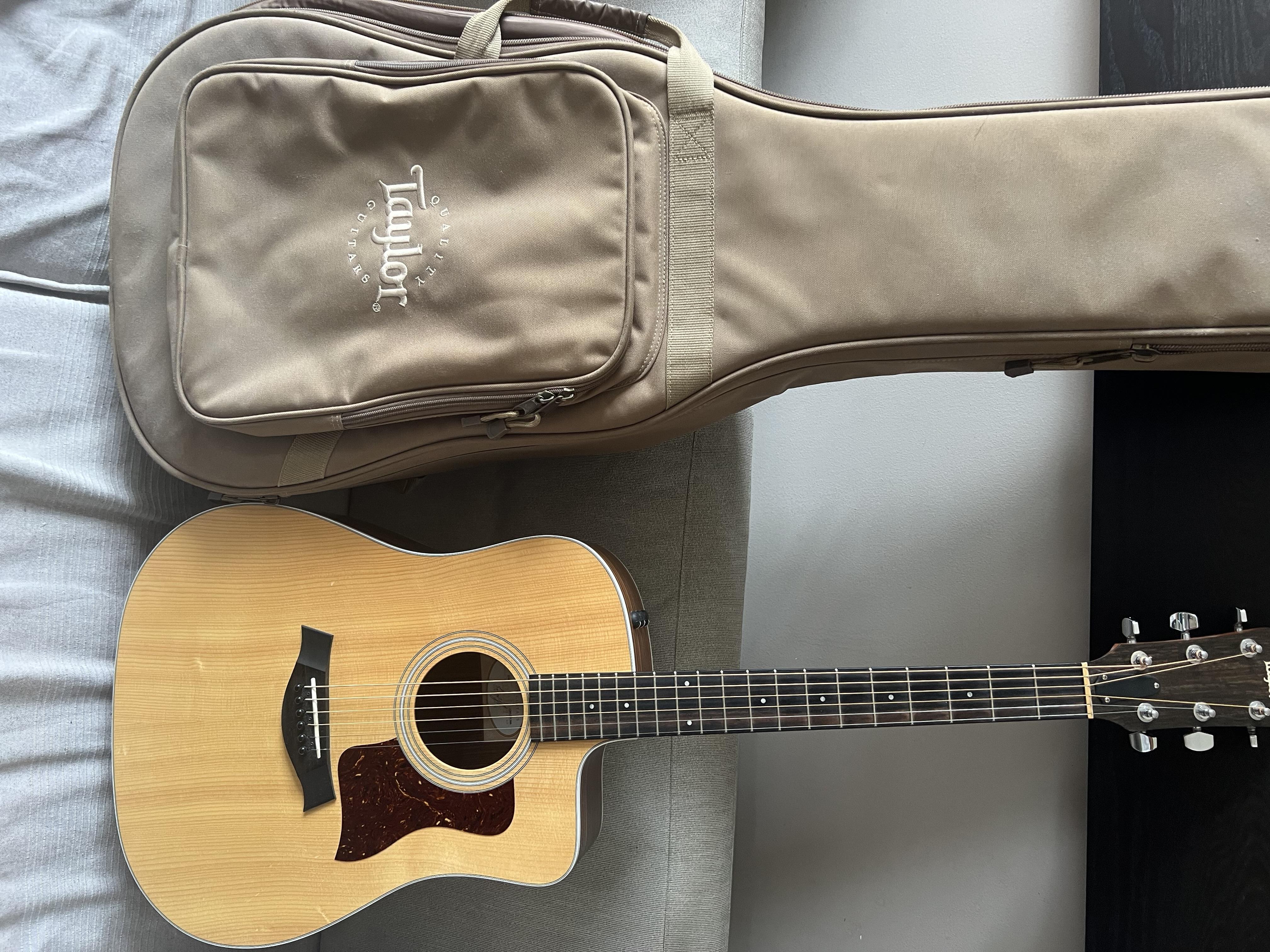Guitare TAYLOR 210ce