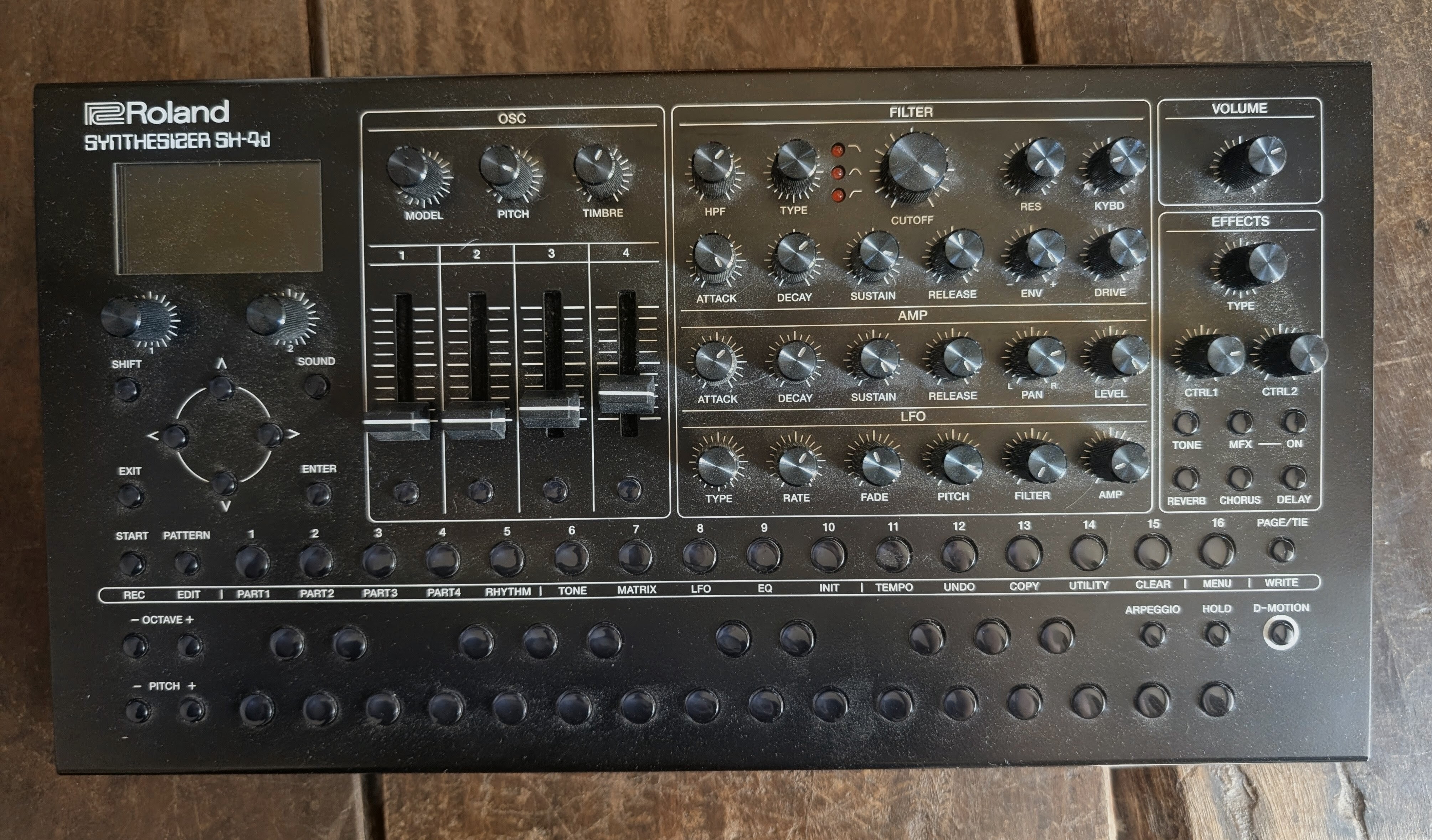 Roland SH-4d