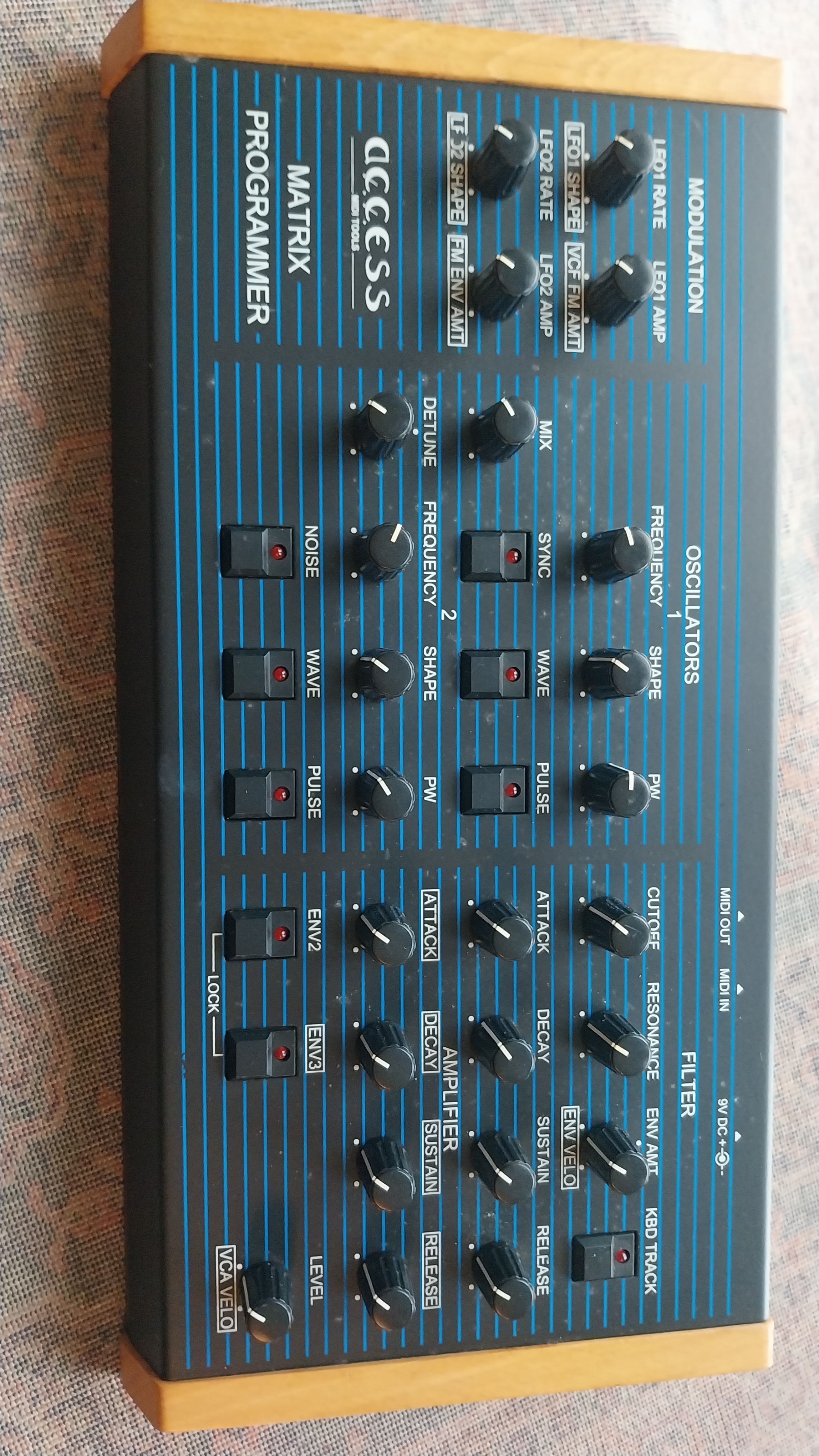 Vends Oberheim Matrix 1000 noir, et son module Access Matrix Programmer RARE !