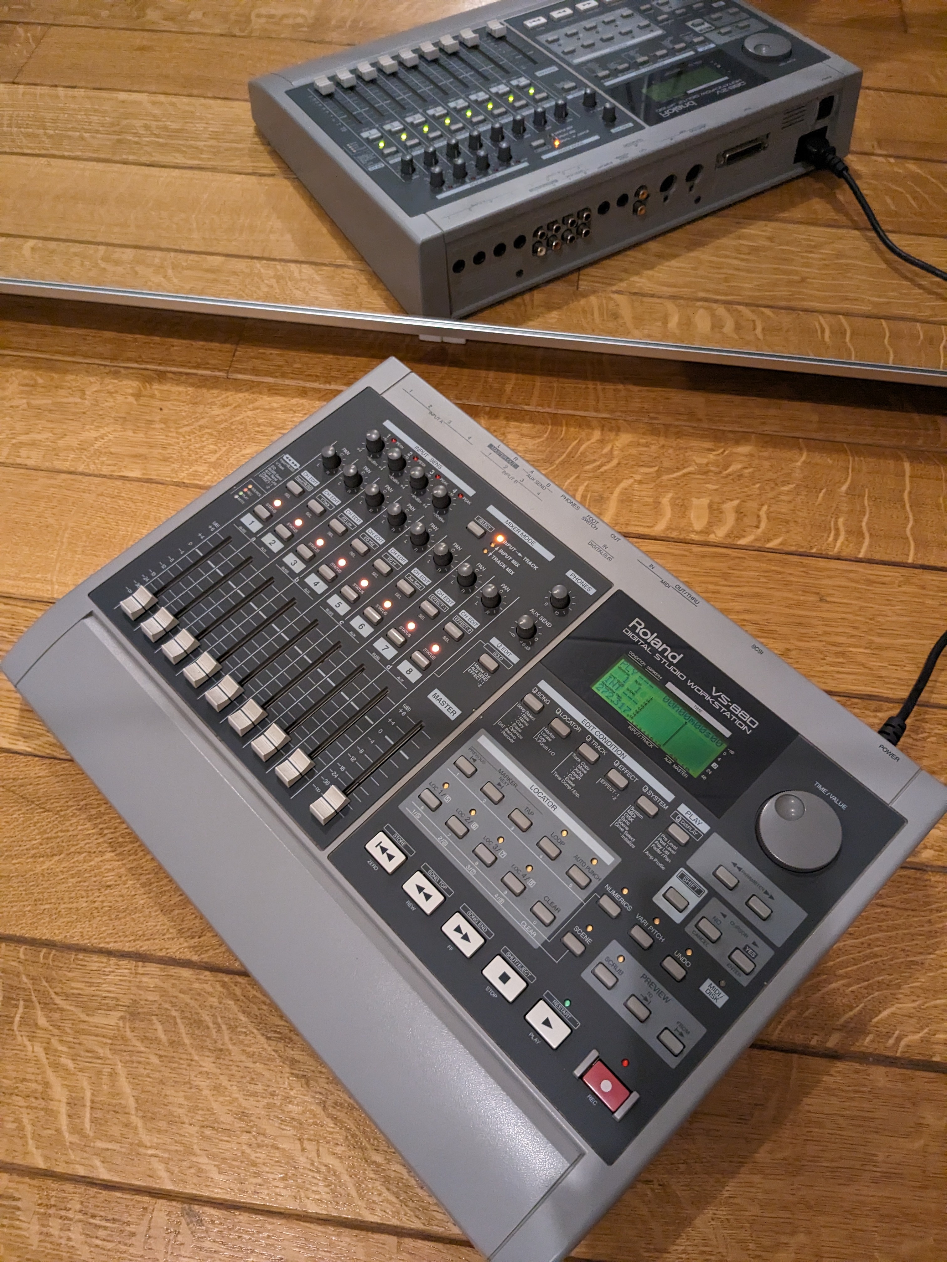 VENDS Roland VS-880 avec disque dur IDE et carte d'effet VS8F-1