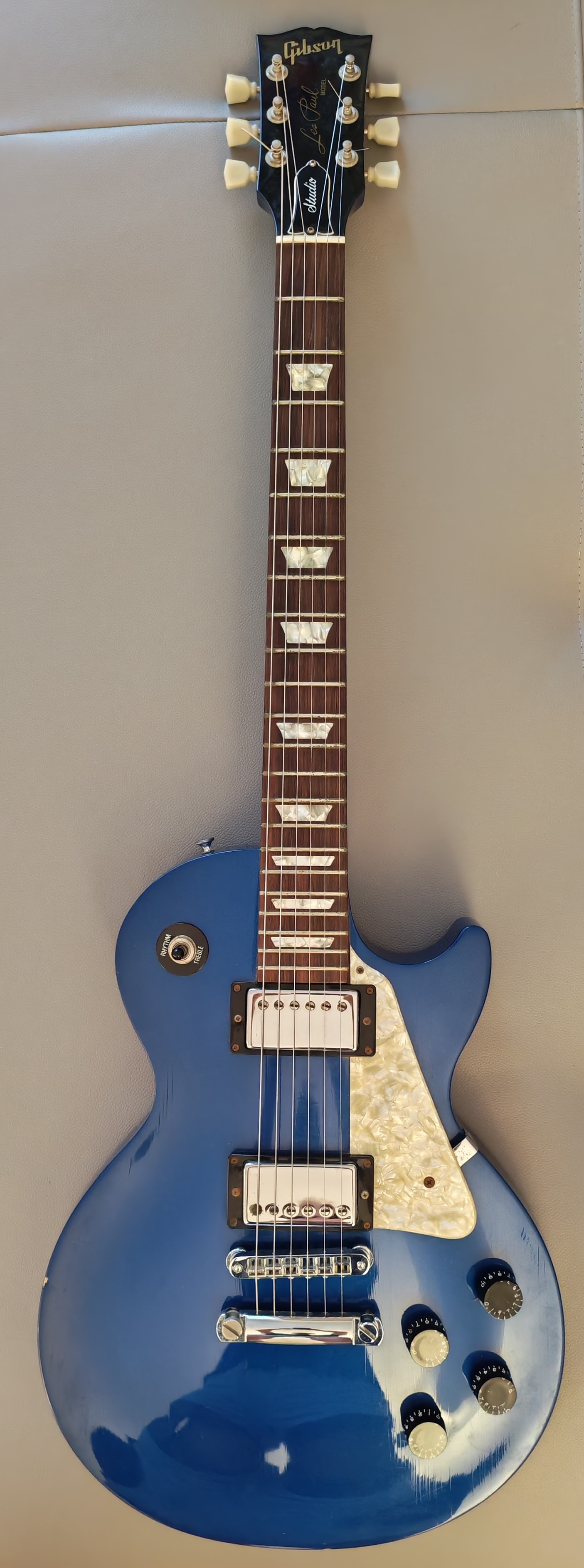 Vends Gibson Les Paul Studio bleue chromée de 2000 (avec facture et housse)