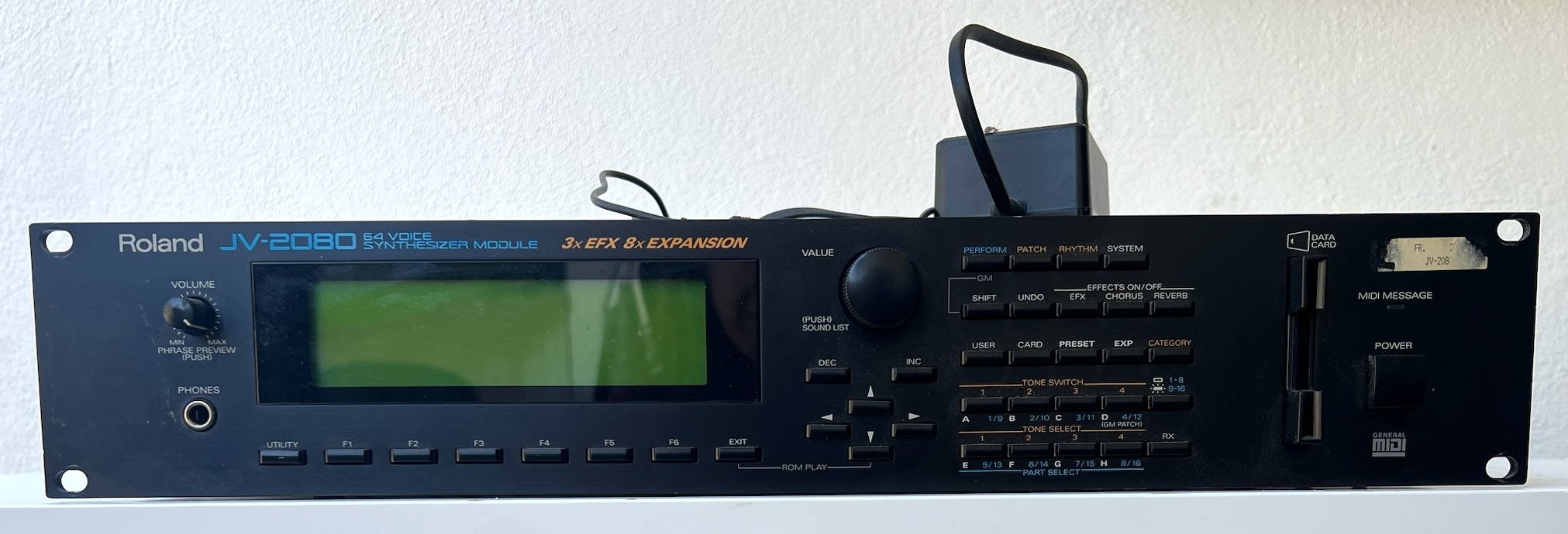 Roland JV-2080 – Synthétiseur rack mythique – Studio classique des années 90