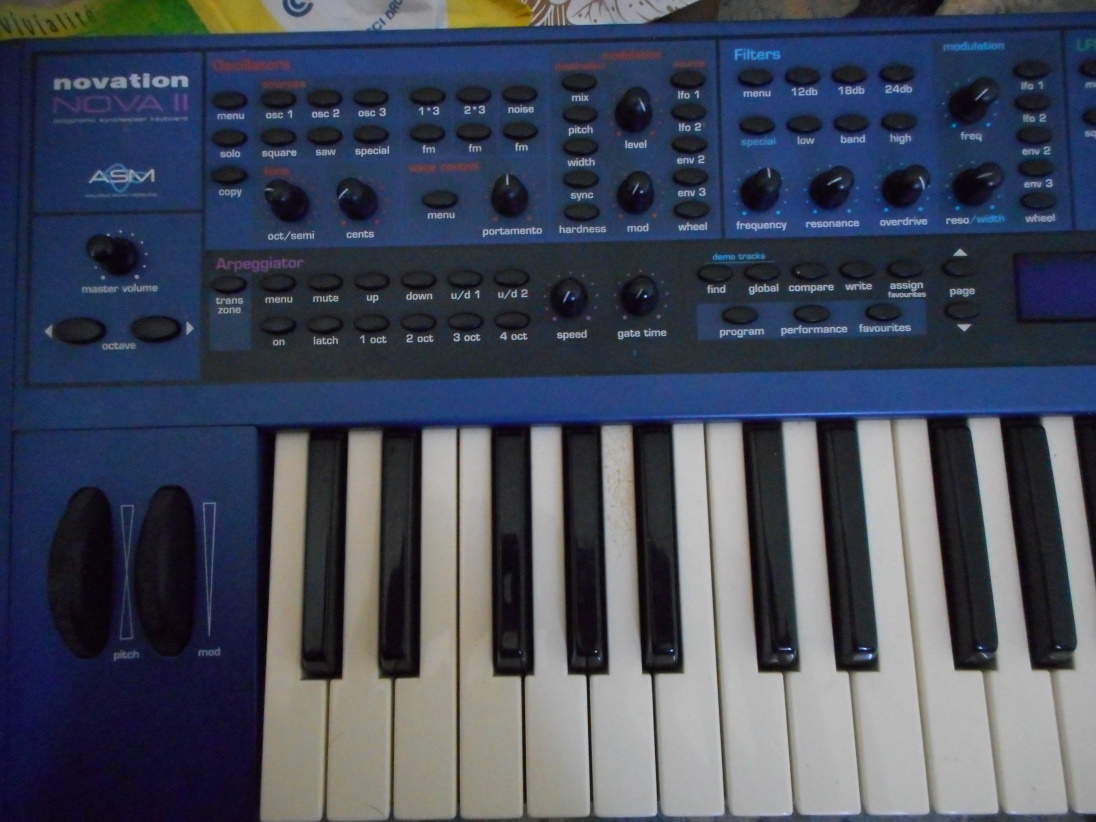 NOVA II KEYBOARD NOVATION EN PARFAIT ETAT AVEC HOUSSE DE TRANSPORT