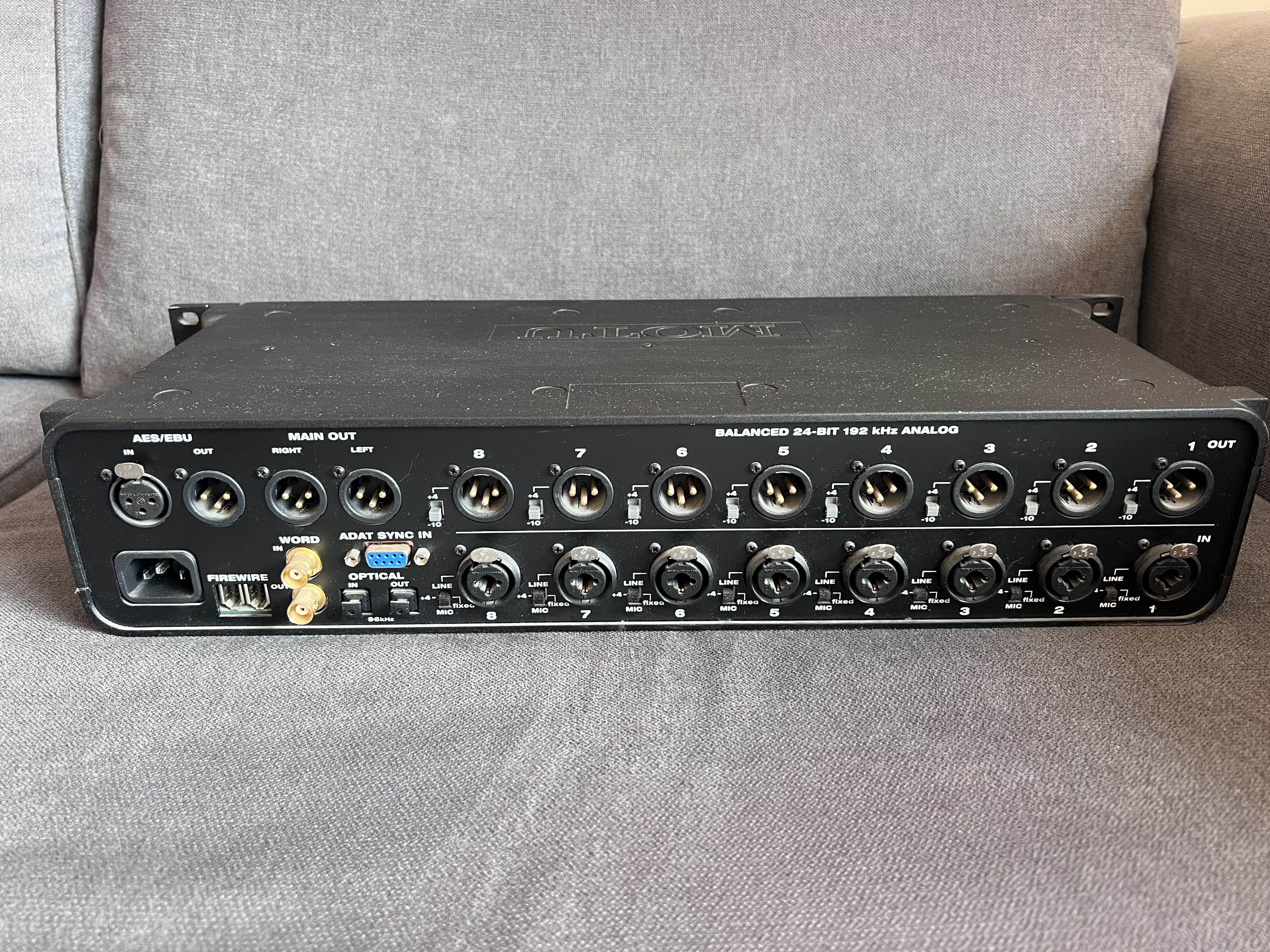 motu 896 HD 192 KHz de 2004