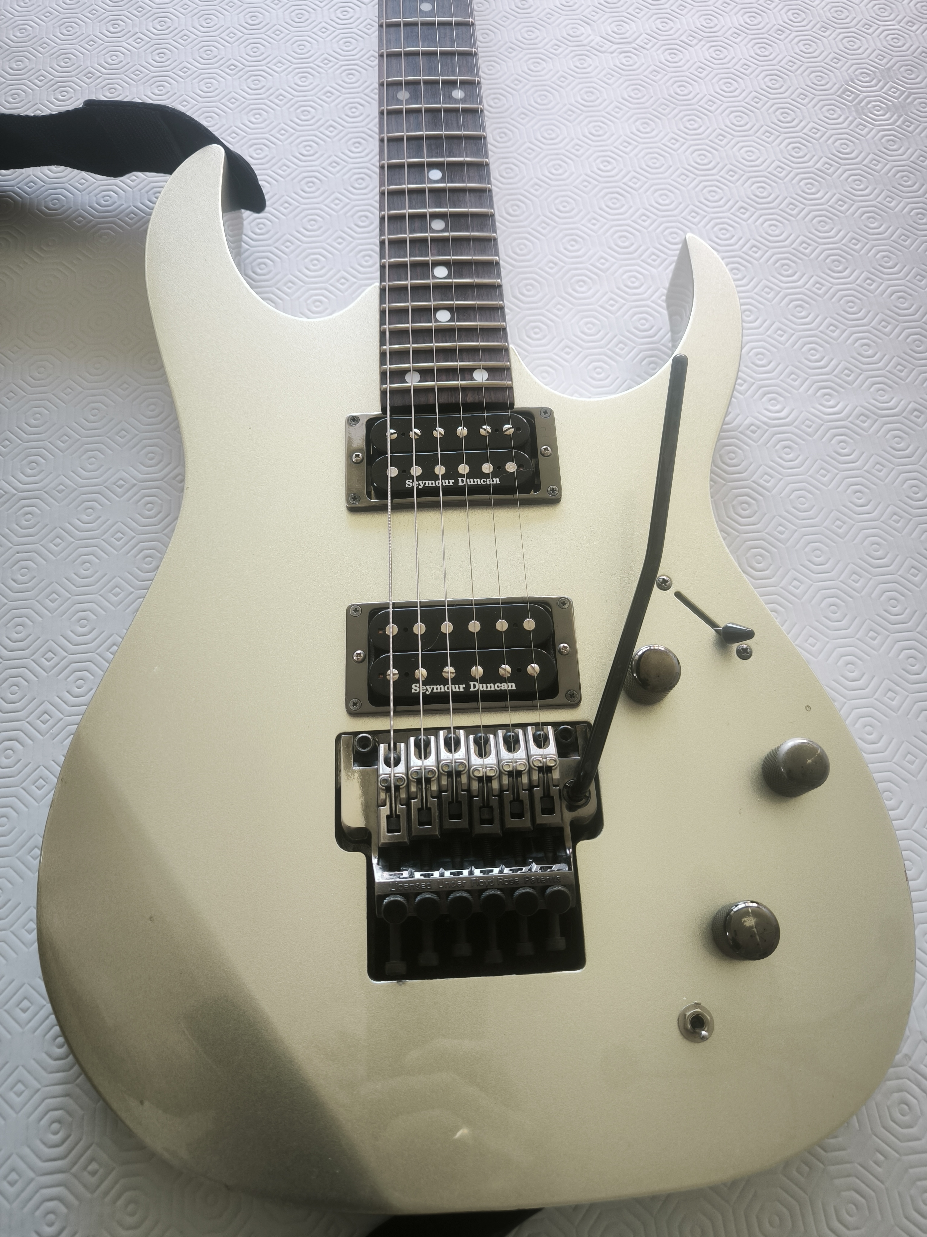 Vends Ibanez RG 620X upgrade Seymour Duncan 