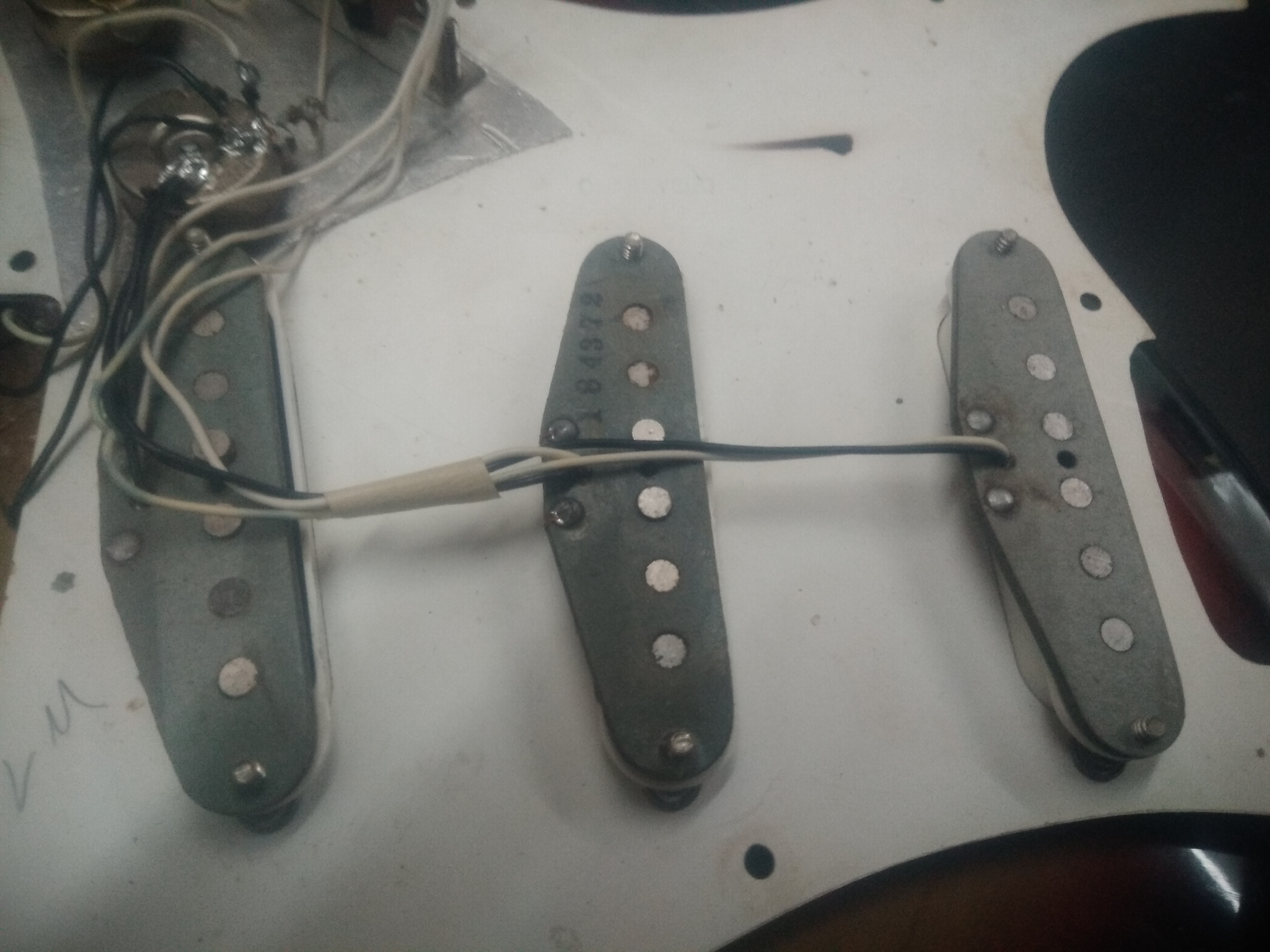 strat 72 sb plaque micros dessous