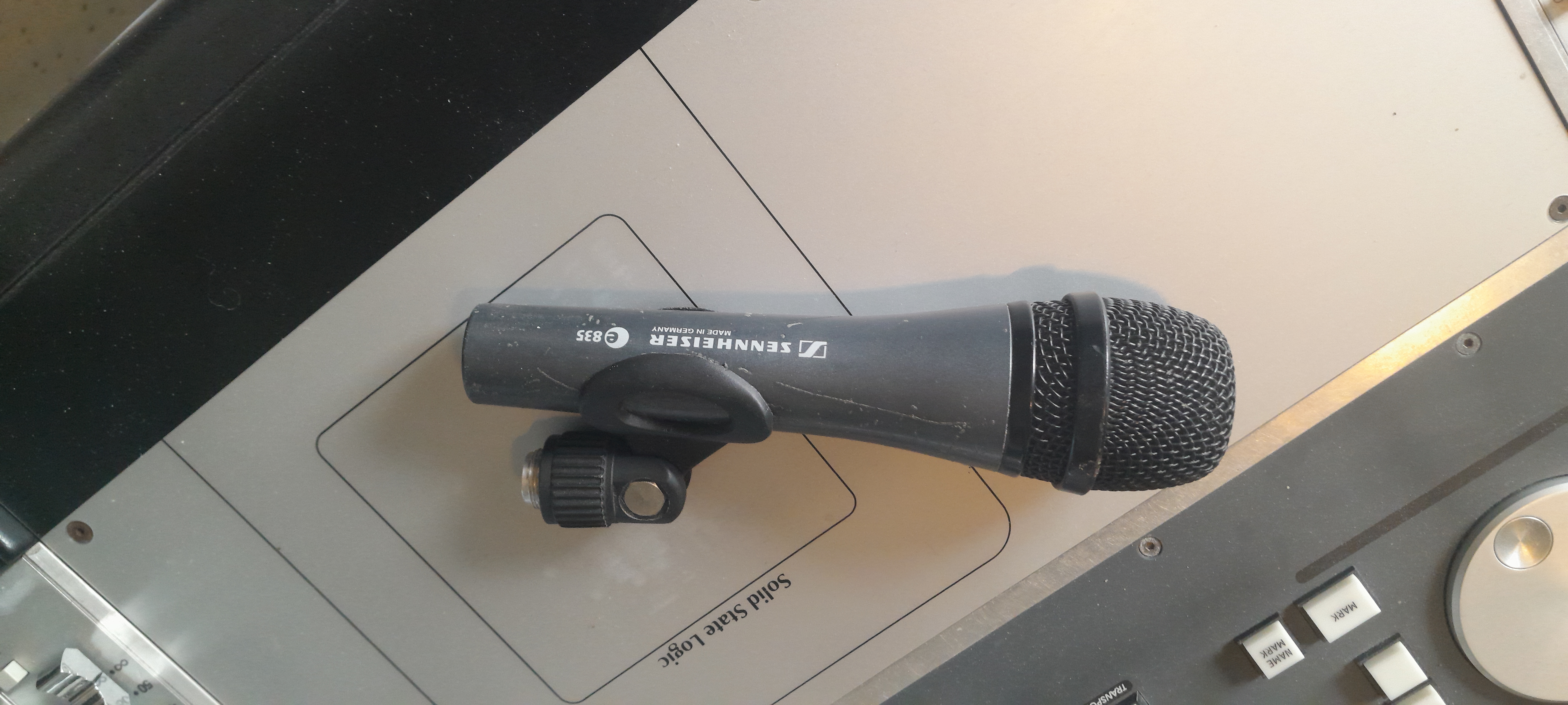 Sennheiser e835