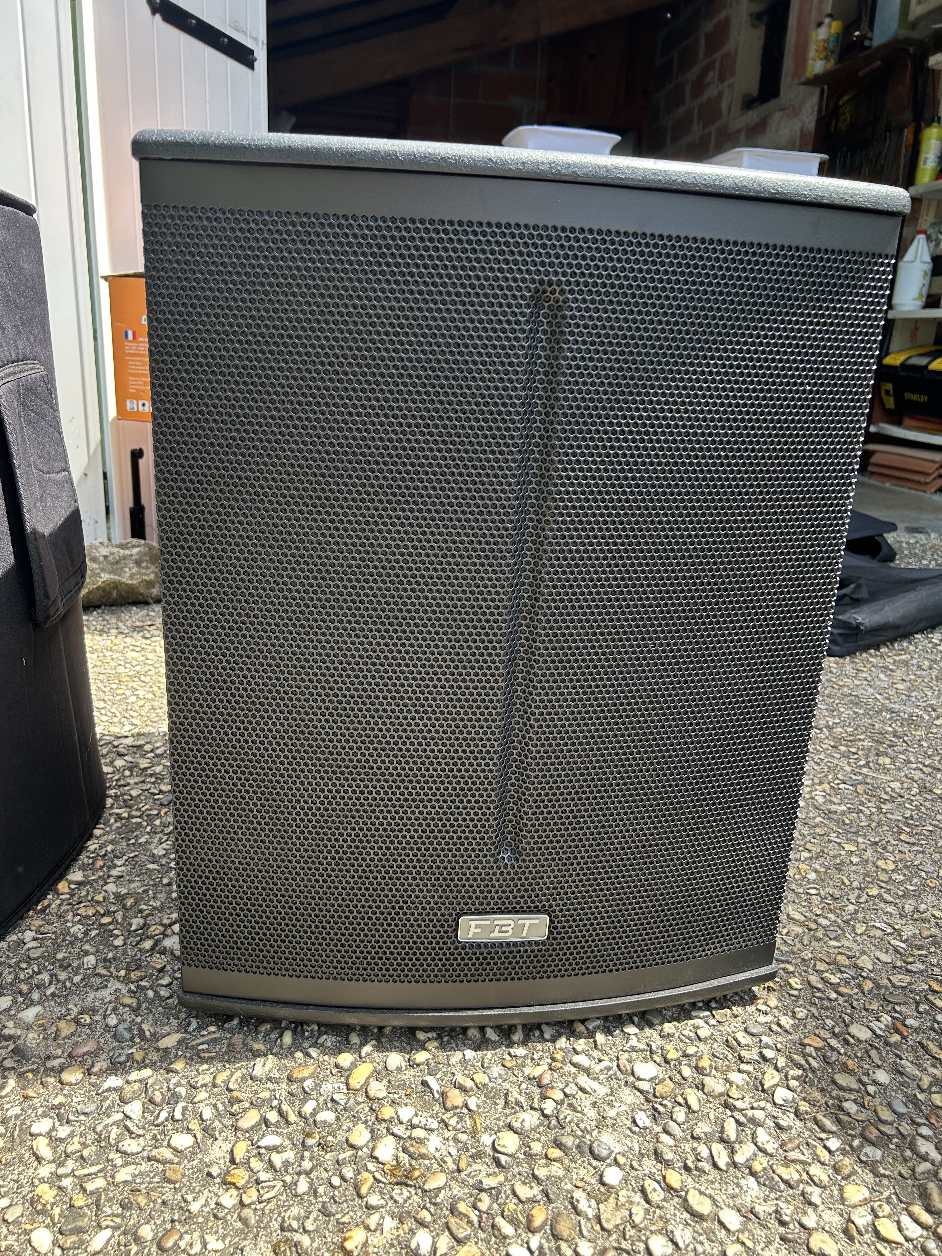 Caisson de basse : FBT X-SUB 115SA + housse