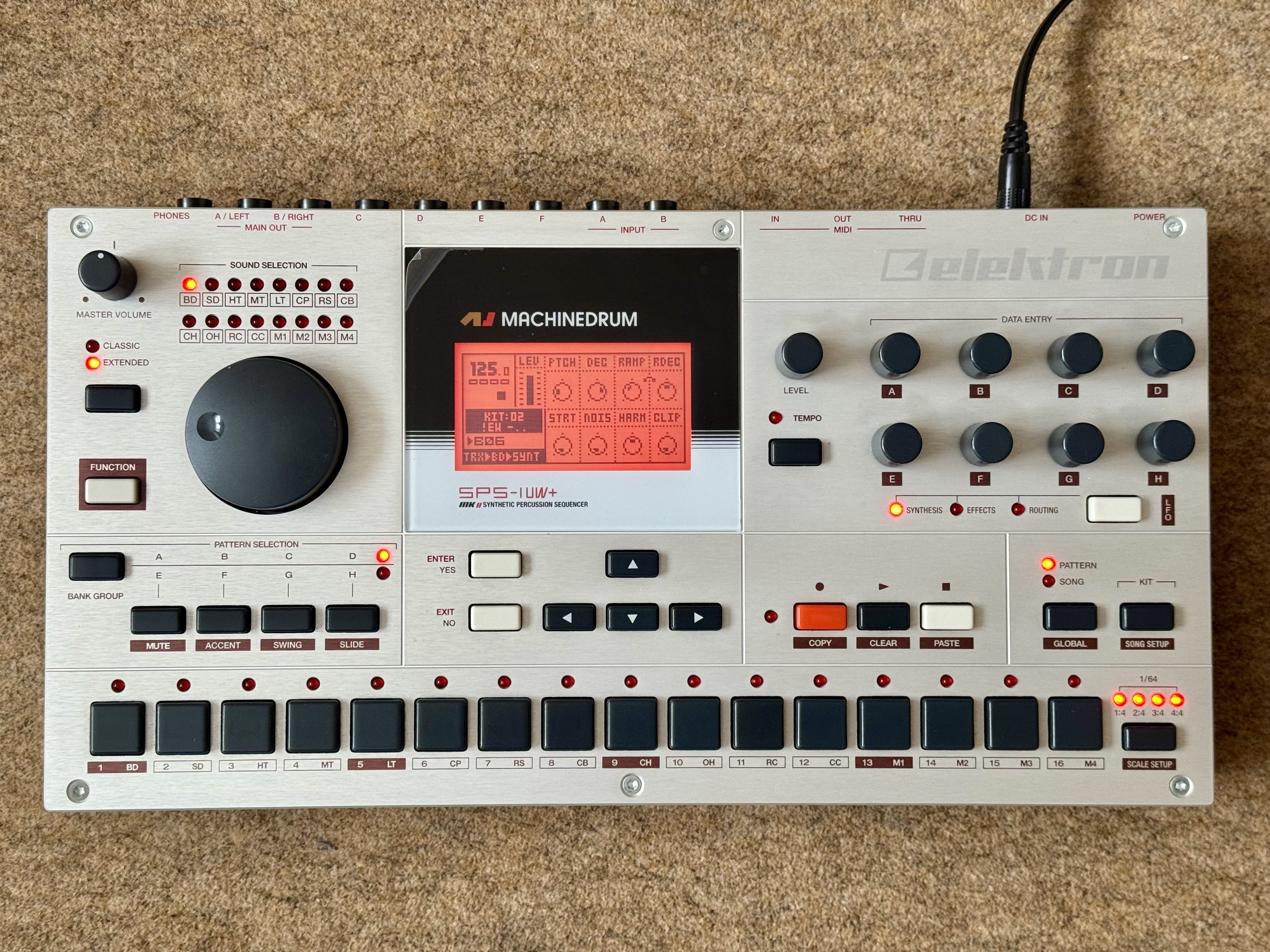 A vendre Elektron Machinedrum SPS-1UW MK2 + Drive