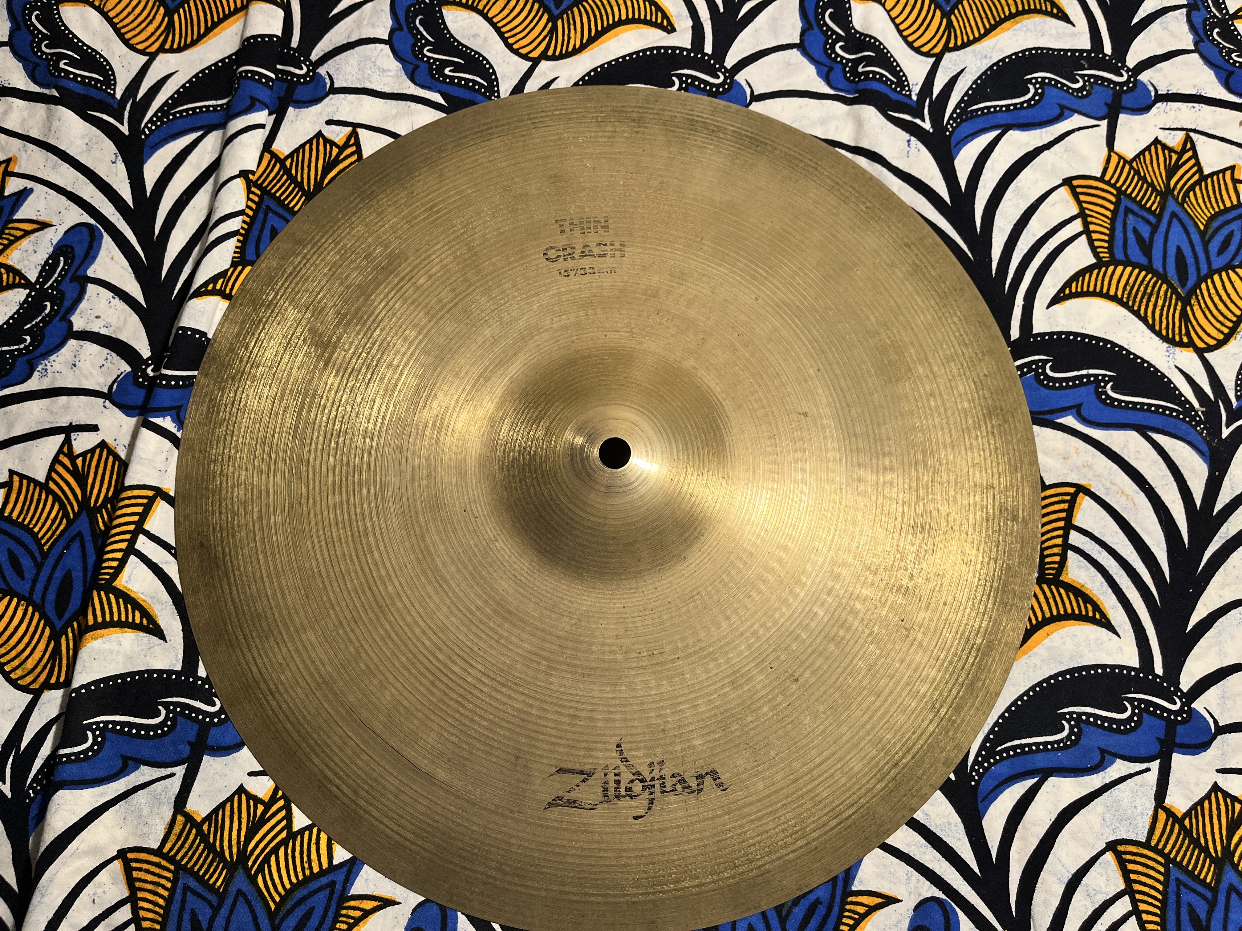 Vends cymbale crash Zildjian Avedis 15"'.