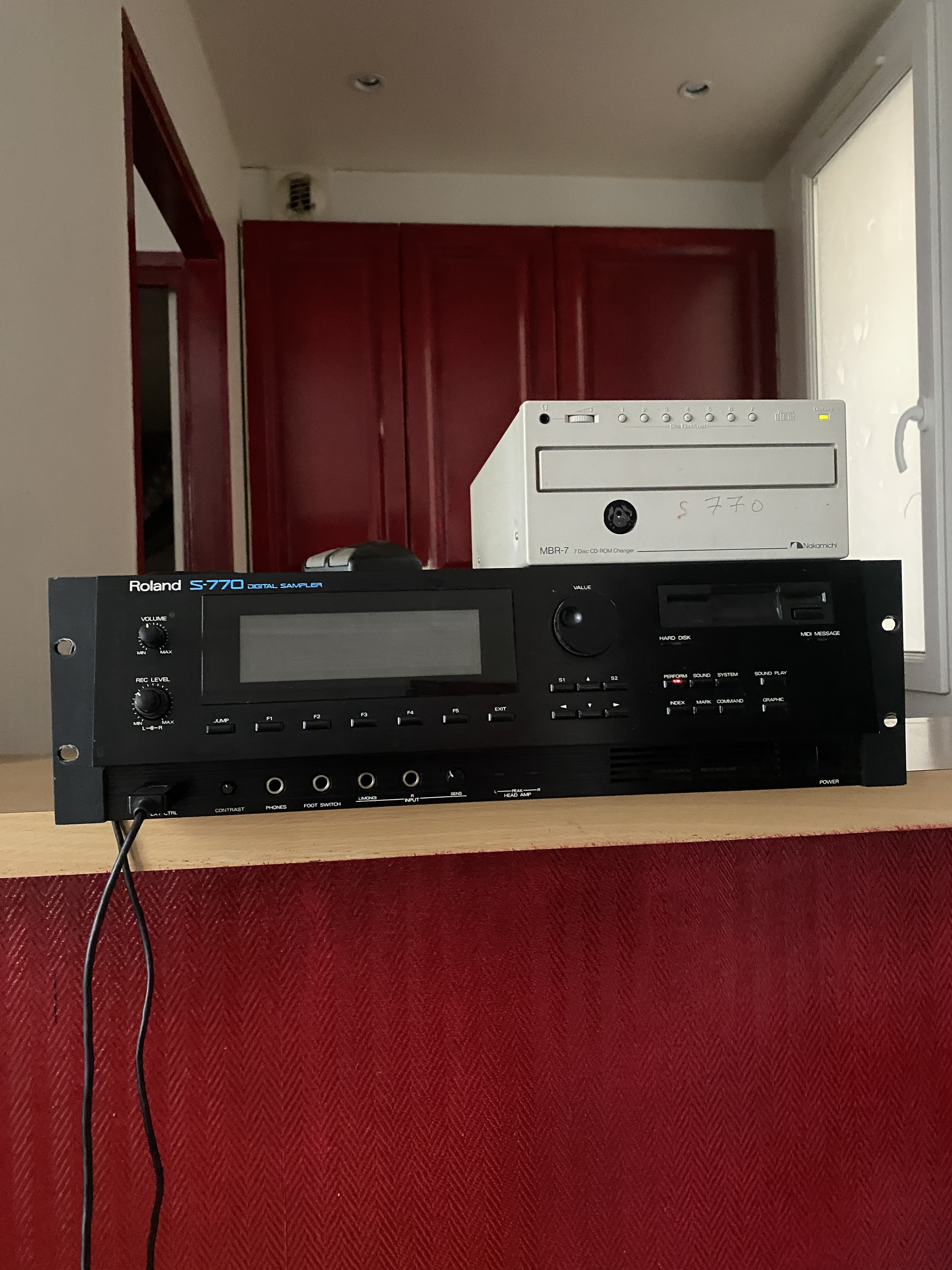 Pack Roland S-770 + Lecteur SCSI Nakamichi MBR-7 + CD-ROMs