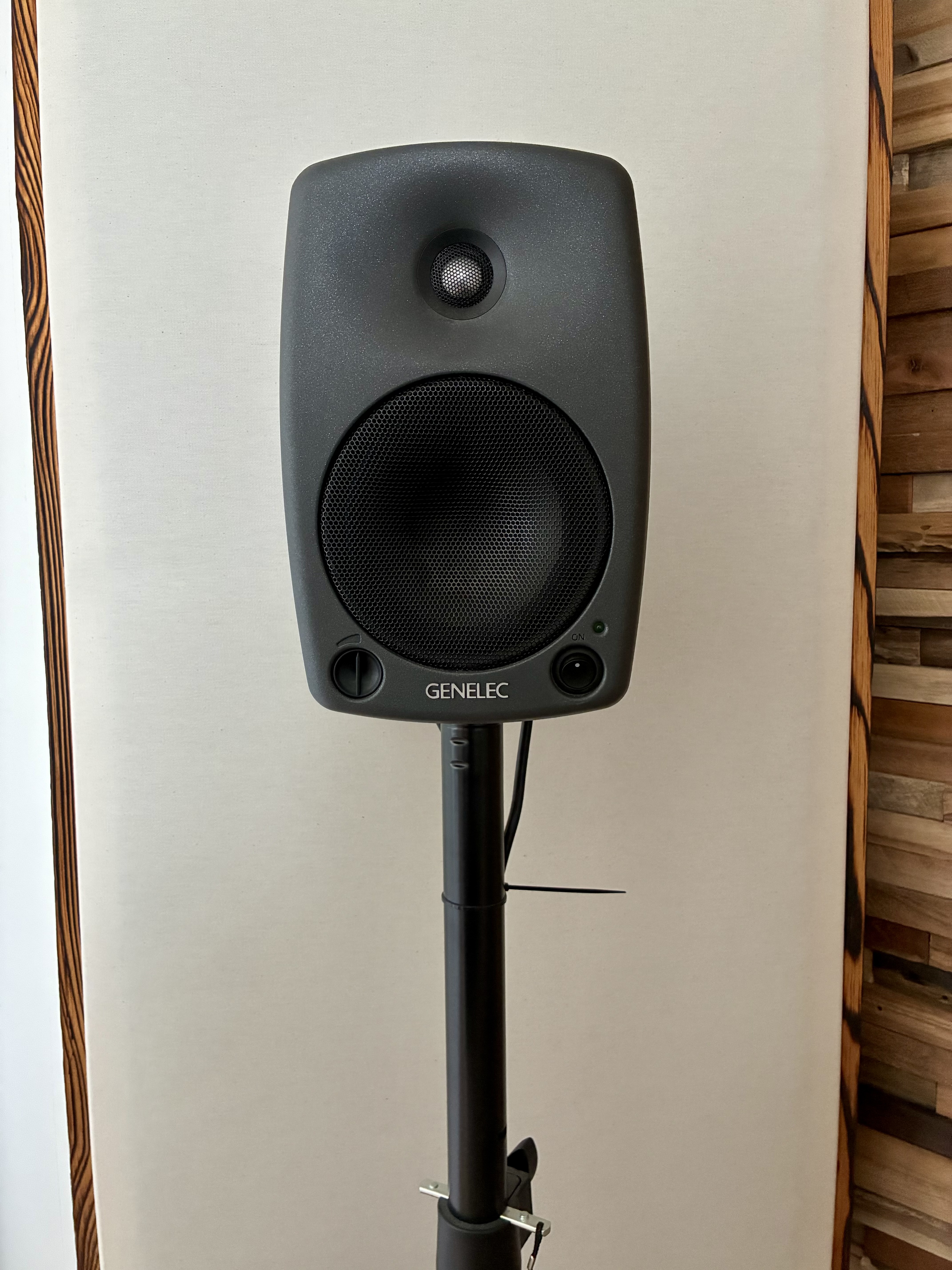 8000-409BB Stands pour enceintes Genelec