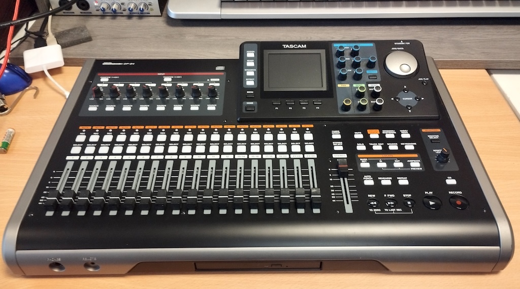 Vends portastudio Tascam DP-24