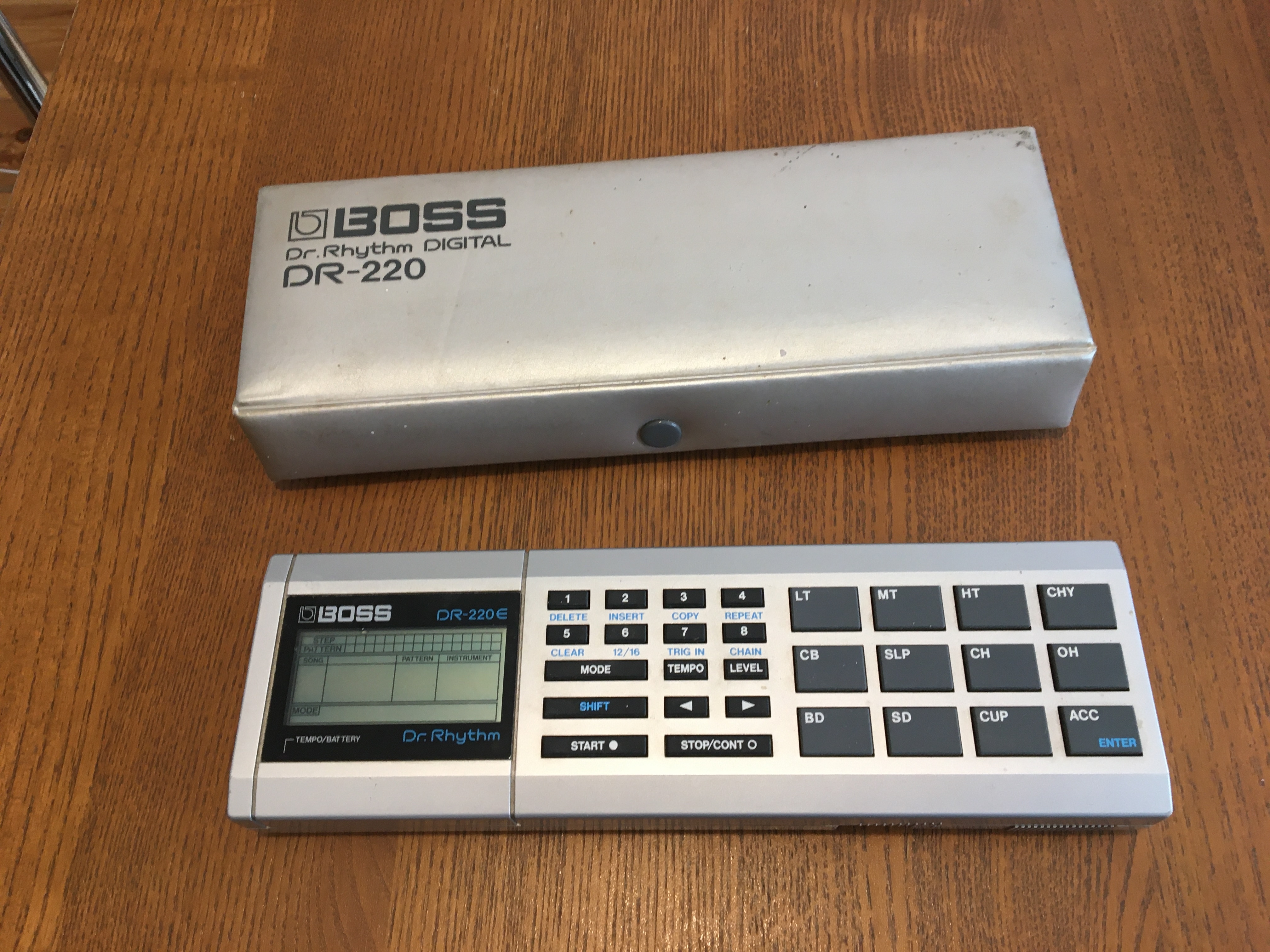 Vds boite à rythmes BOSS DR-220 E en bon état