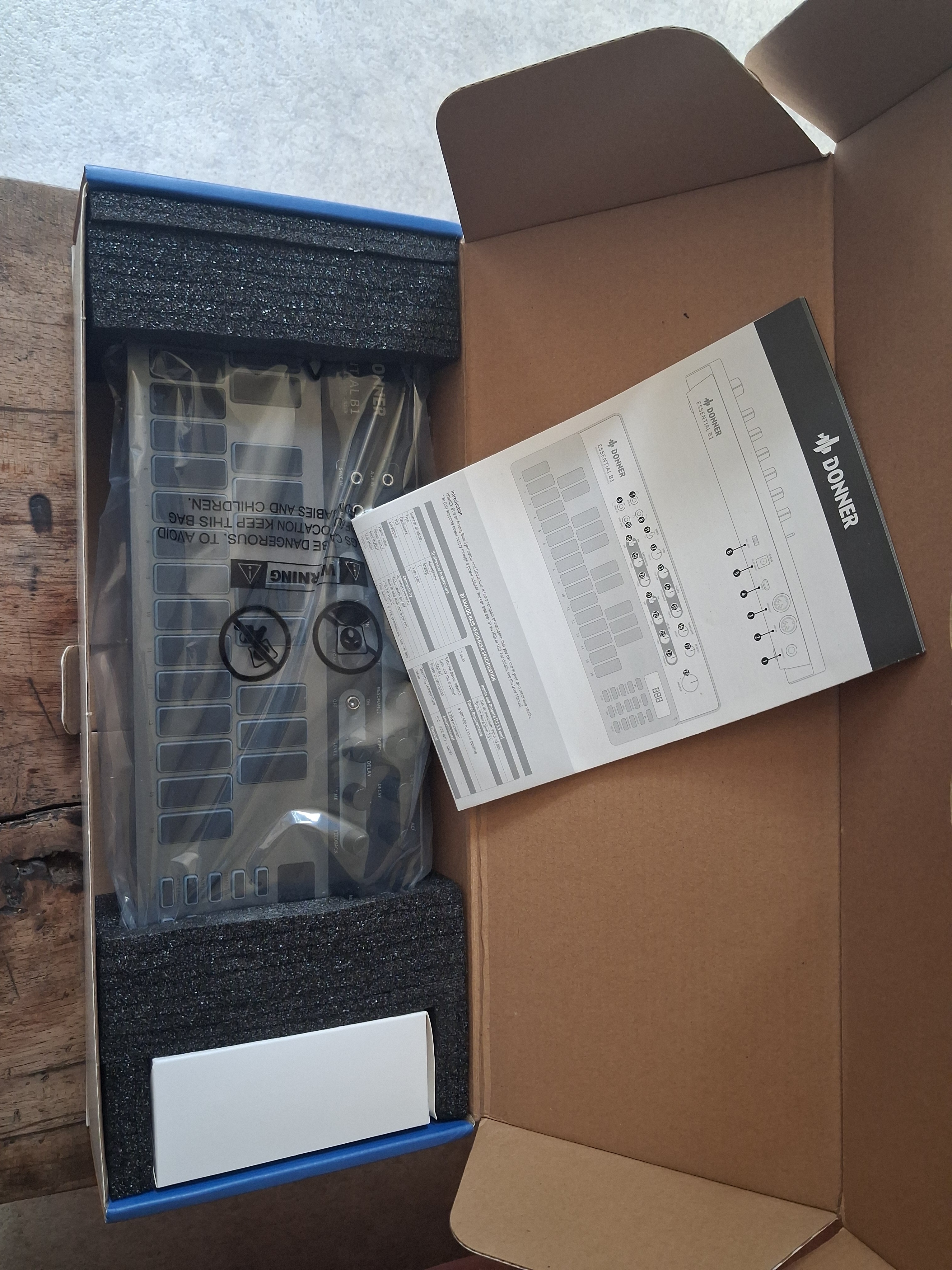 vends bass synthé Donner B1 neuf