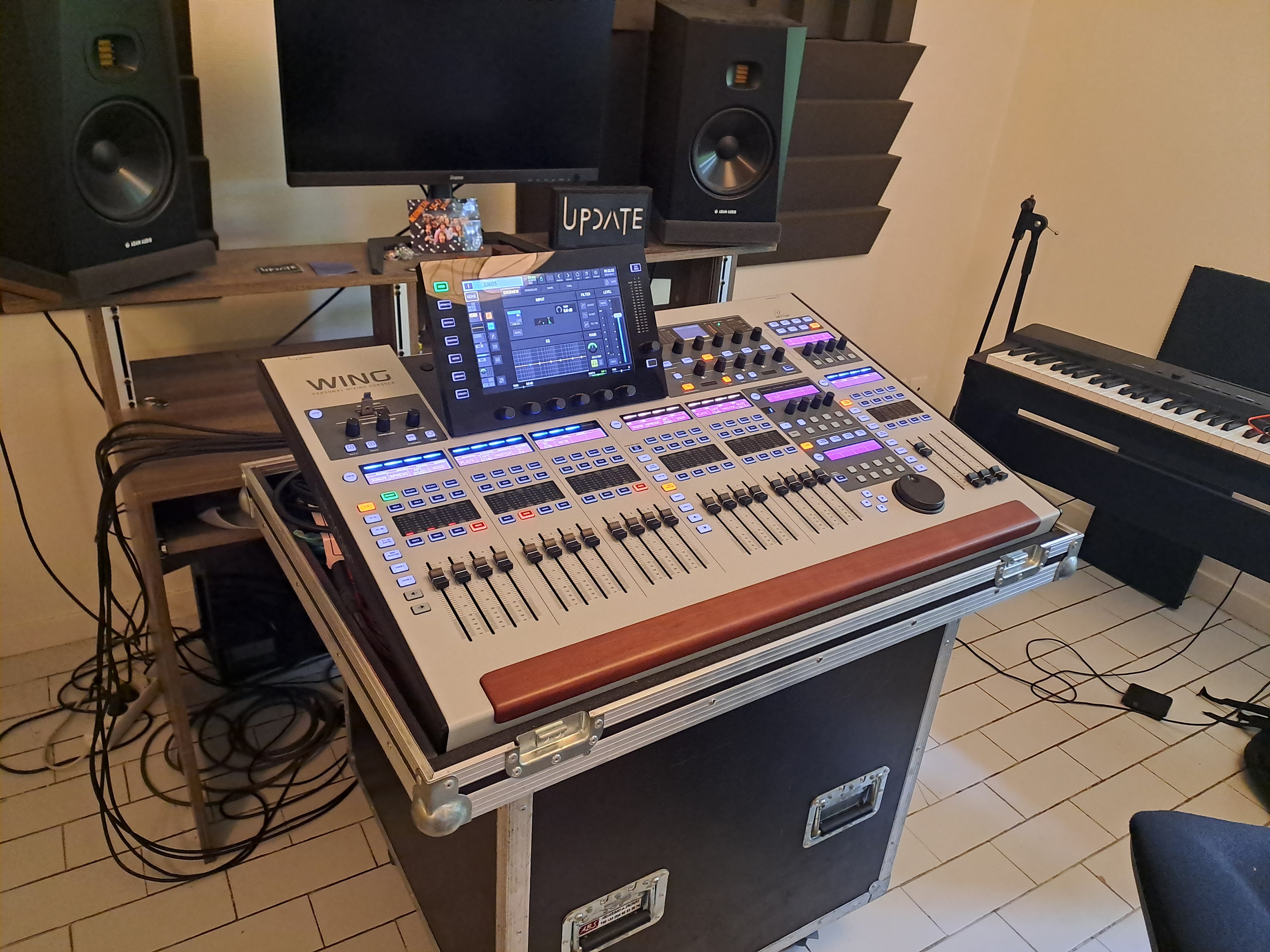 Behringer WING + flight case