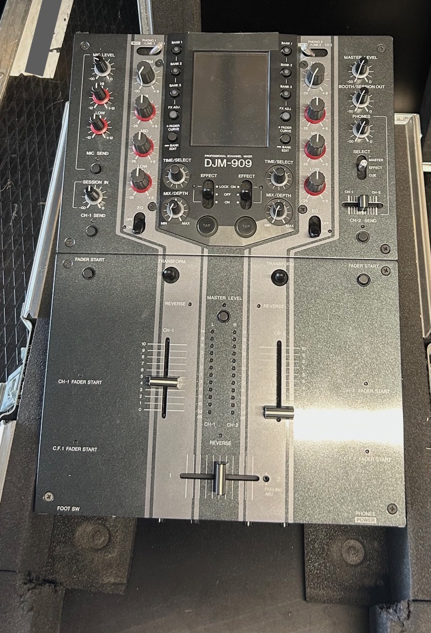 Vends mixette Pioneer DJM 909