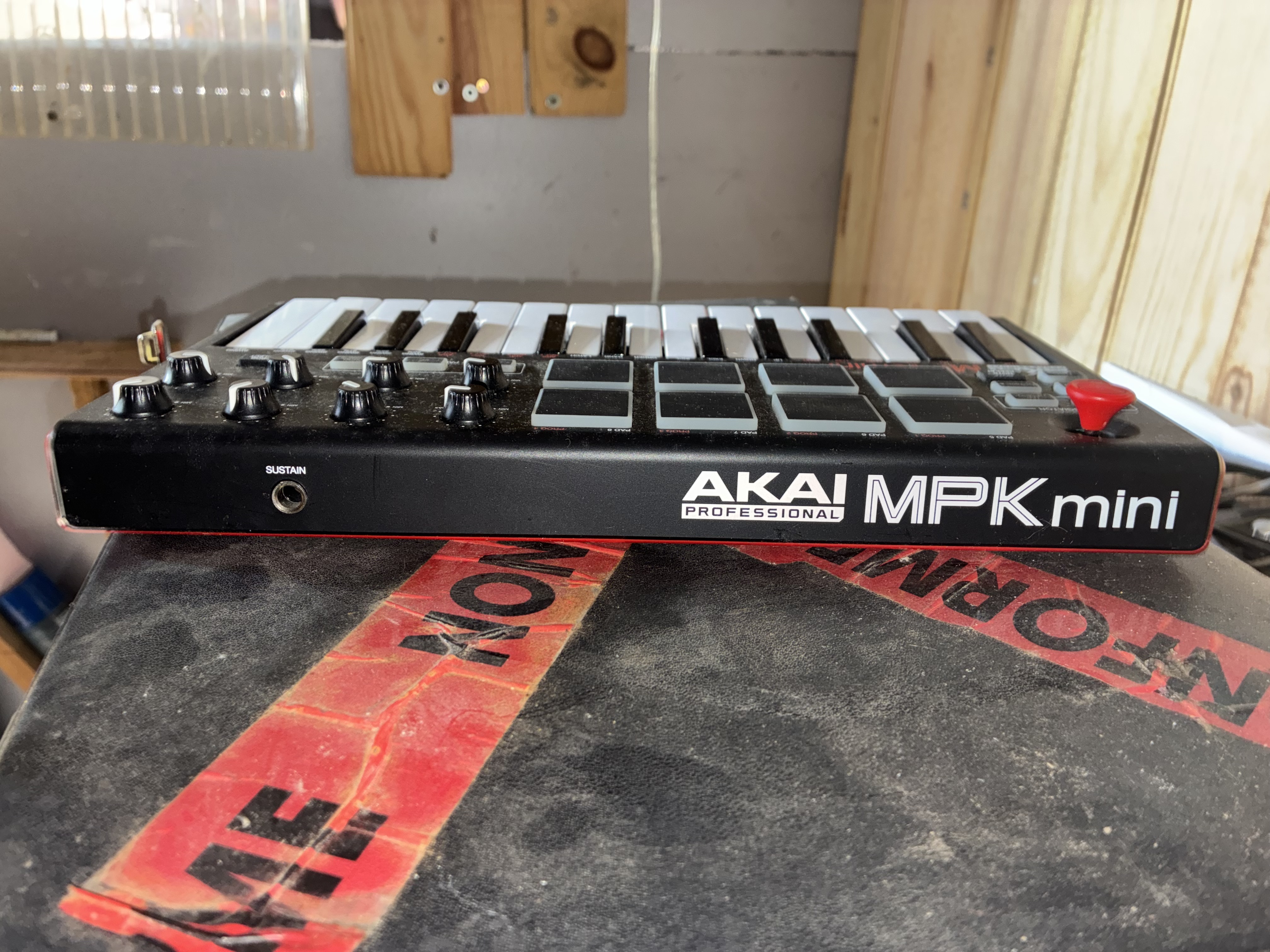 Vend AKAI mpk mini MK2 quasiment jamais servi comme neuve 