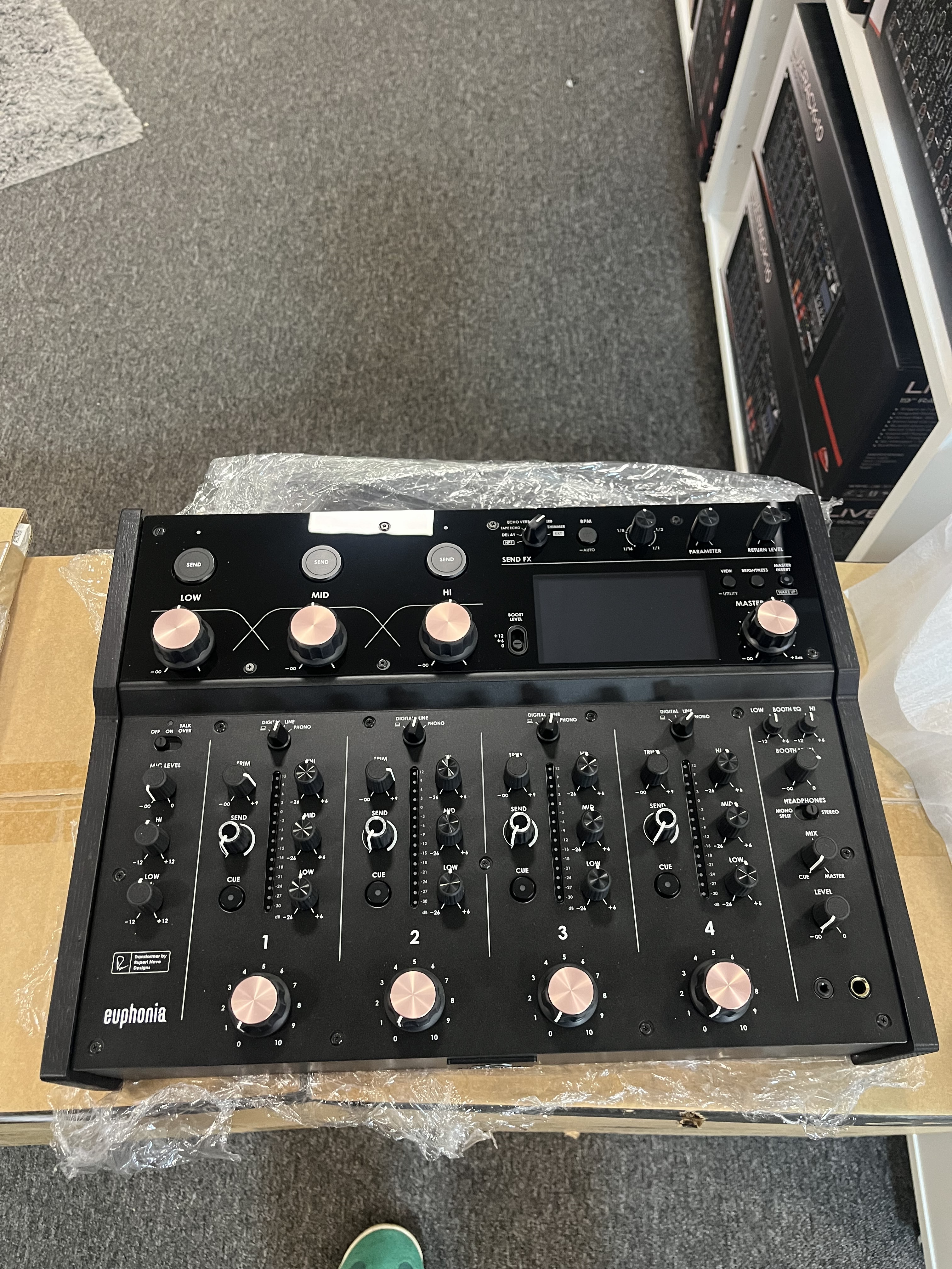 Vends table de mixage Euphonia + Flycase UDG