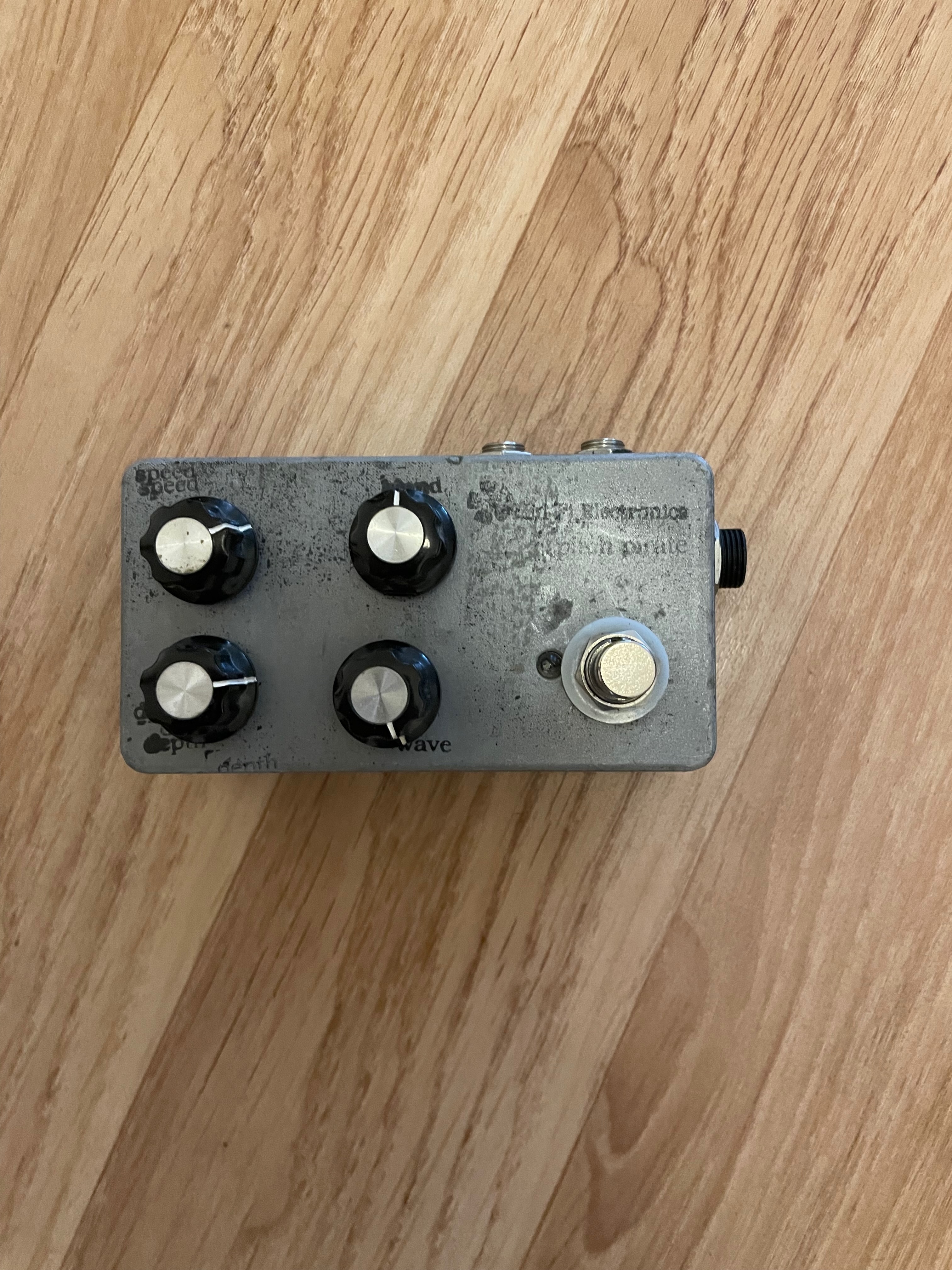 Vends pédale Mid-Fi Electronics Pitch Pirate (chorus/vibrato)