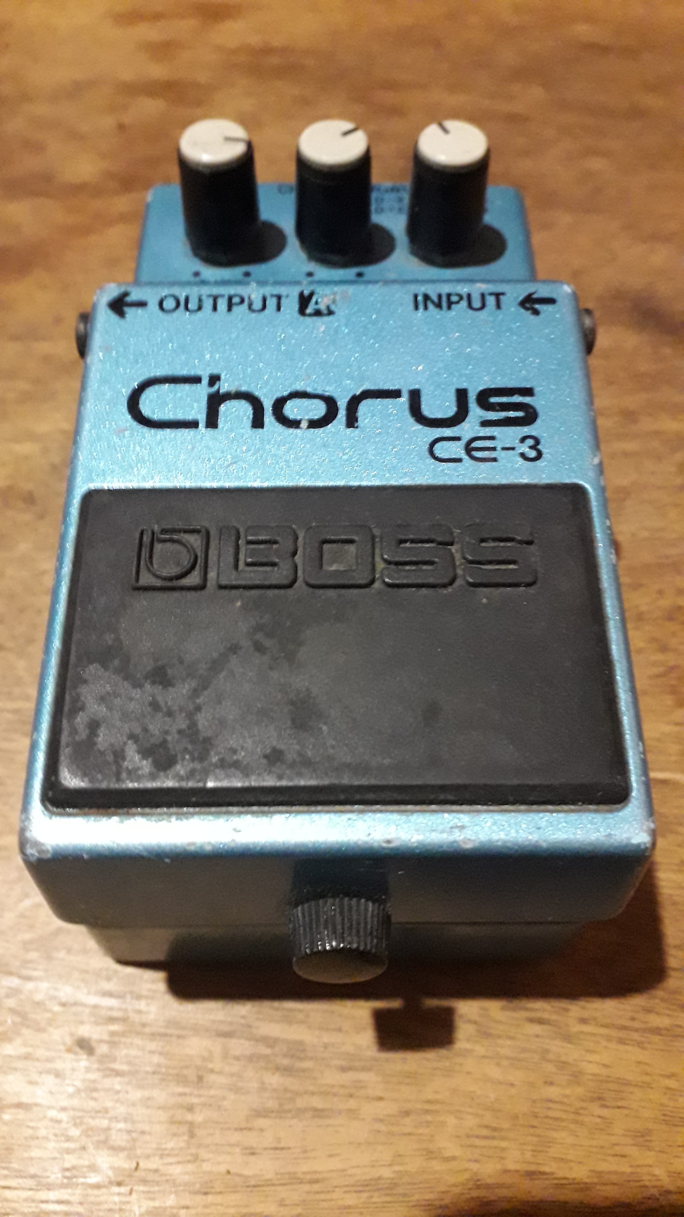 vends pedale chorus Boss CE-3