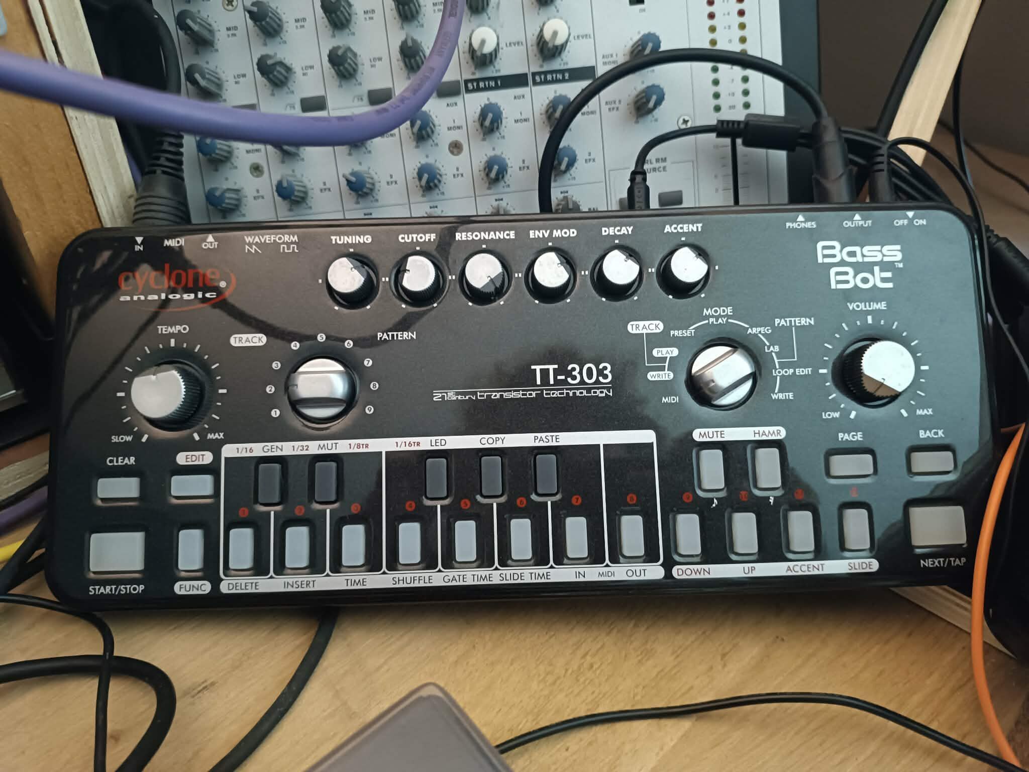 Vends TT 303 Bass Bot