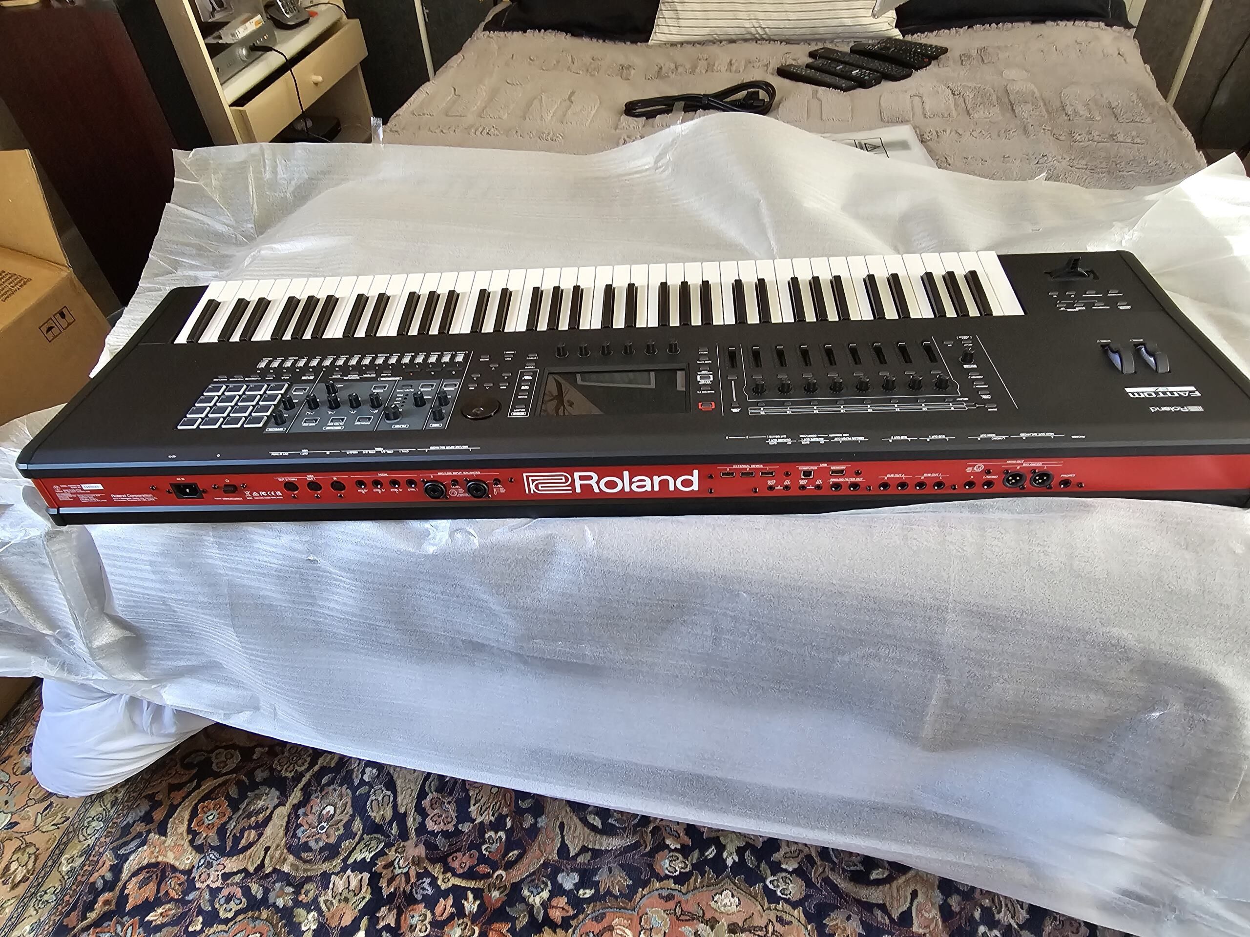 Vends synthétiseur Roland Fantom 7 EX 