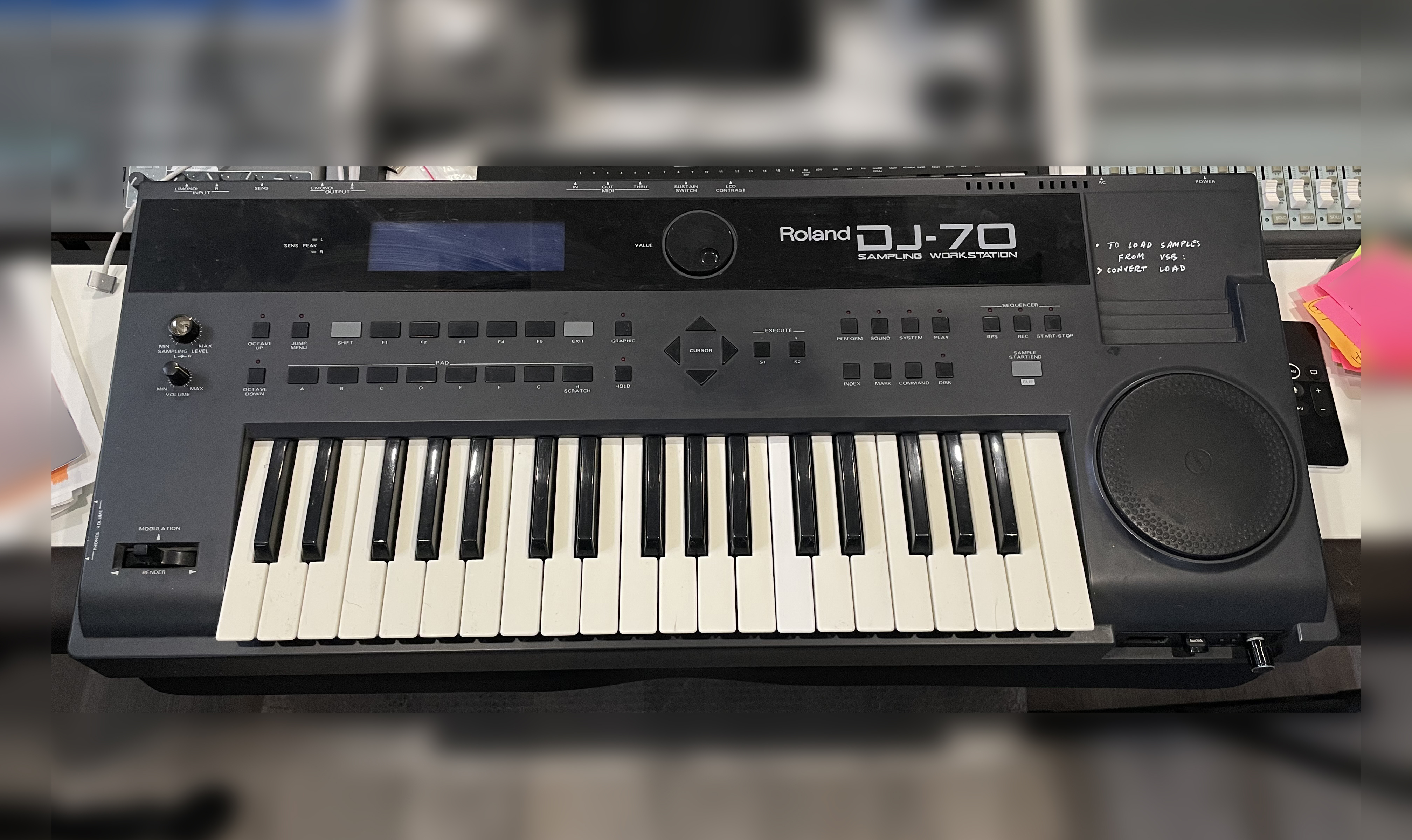 Vends Roland DJ-70 sampler clavier