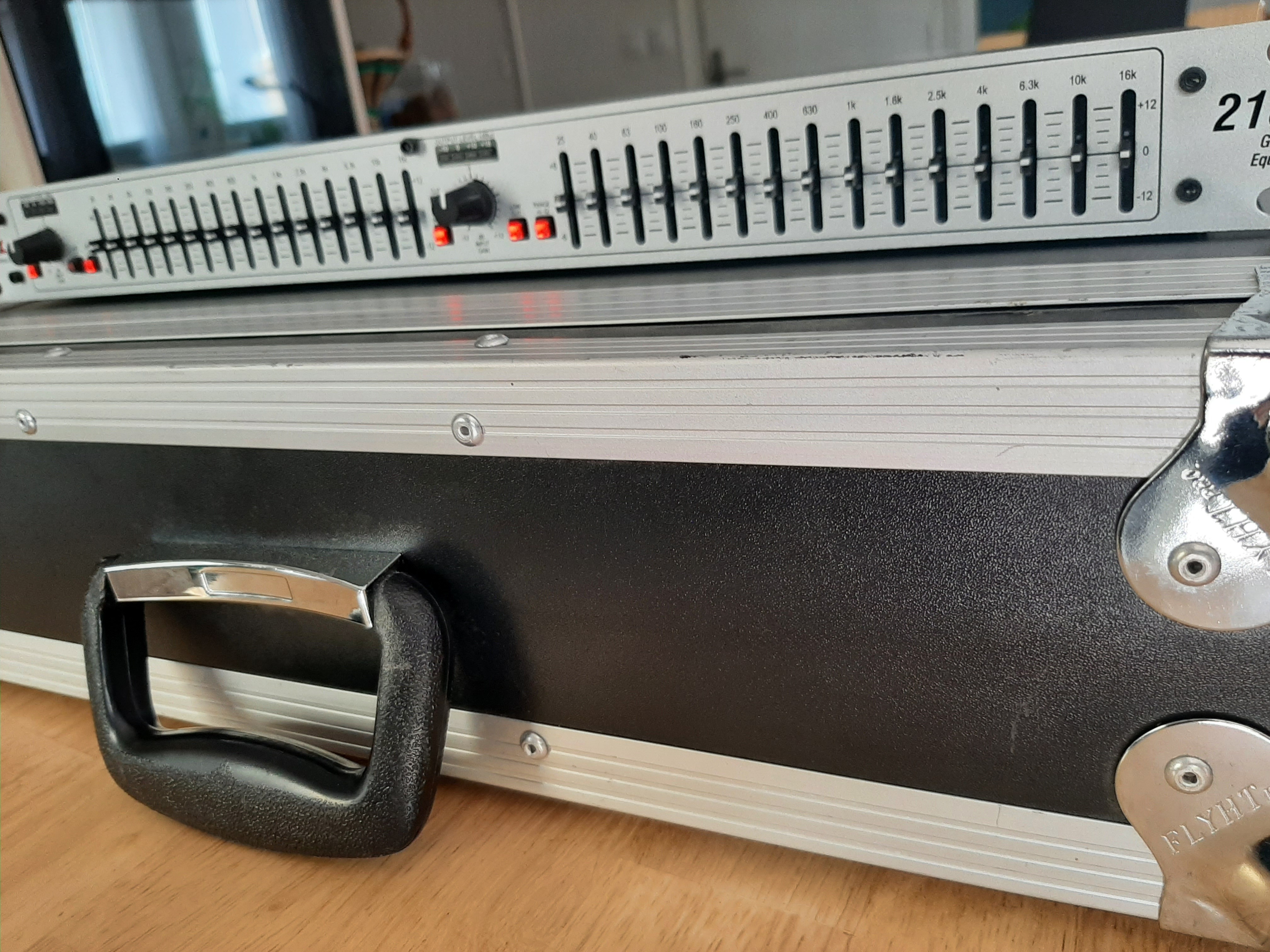 dbx 215s (63501)