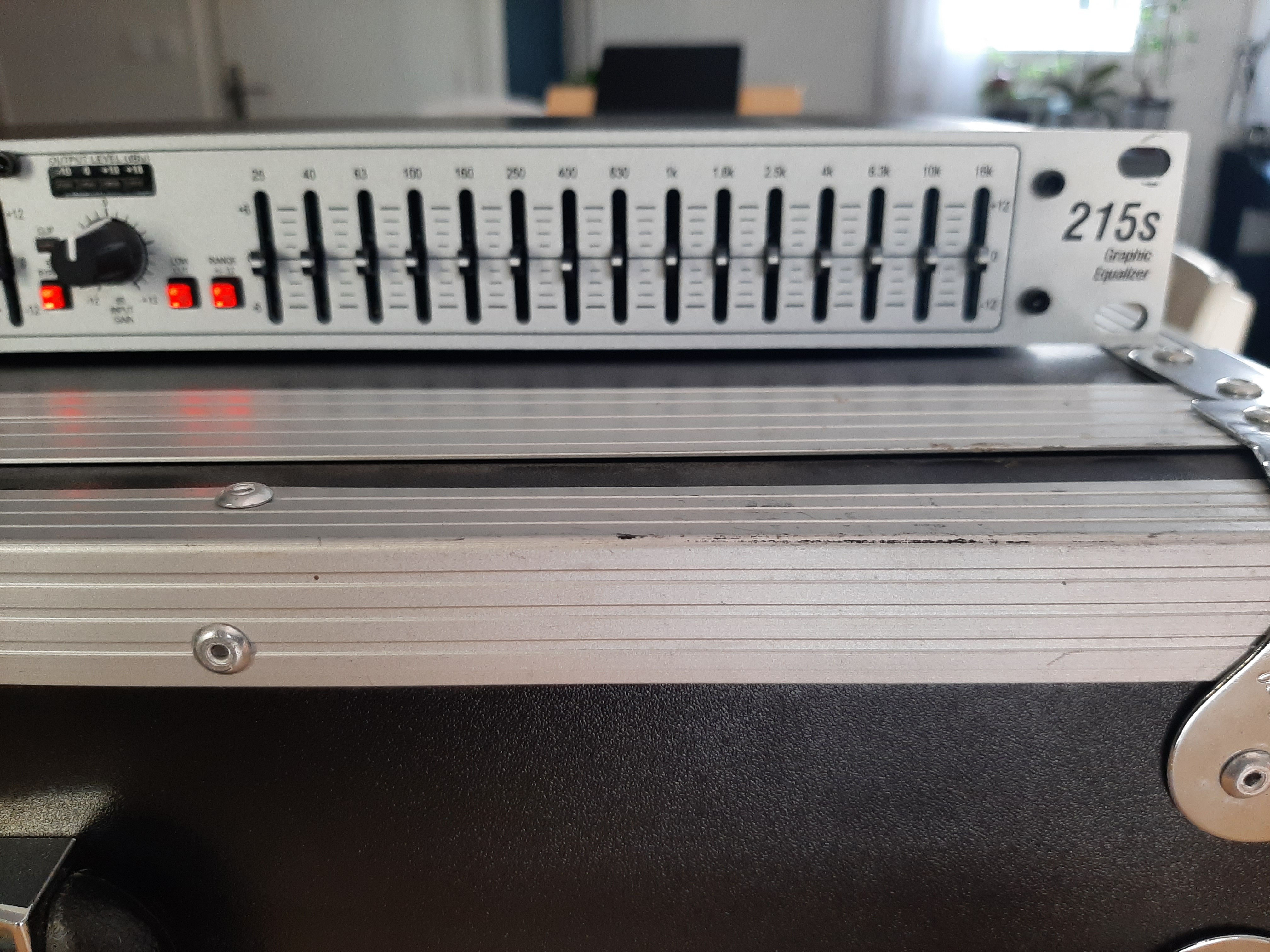 dbx 215s (92552)