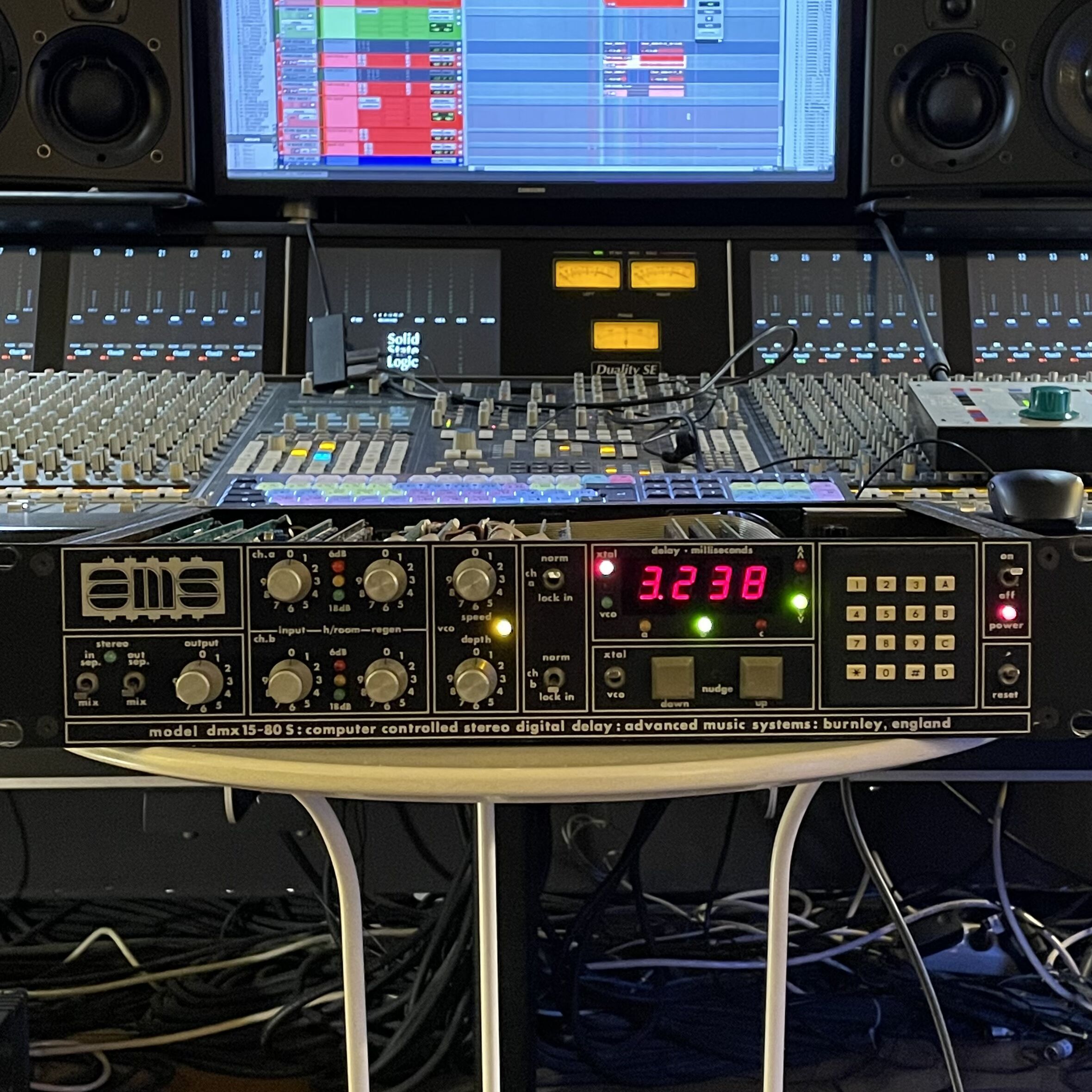 VENDS AMS 15-80S COMPUTER CONTROLLED STEREO DIGITAL DELAY