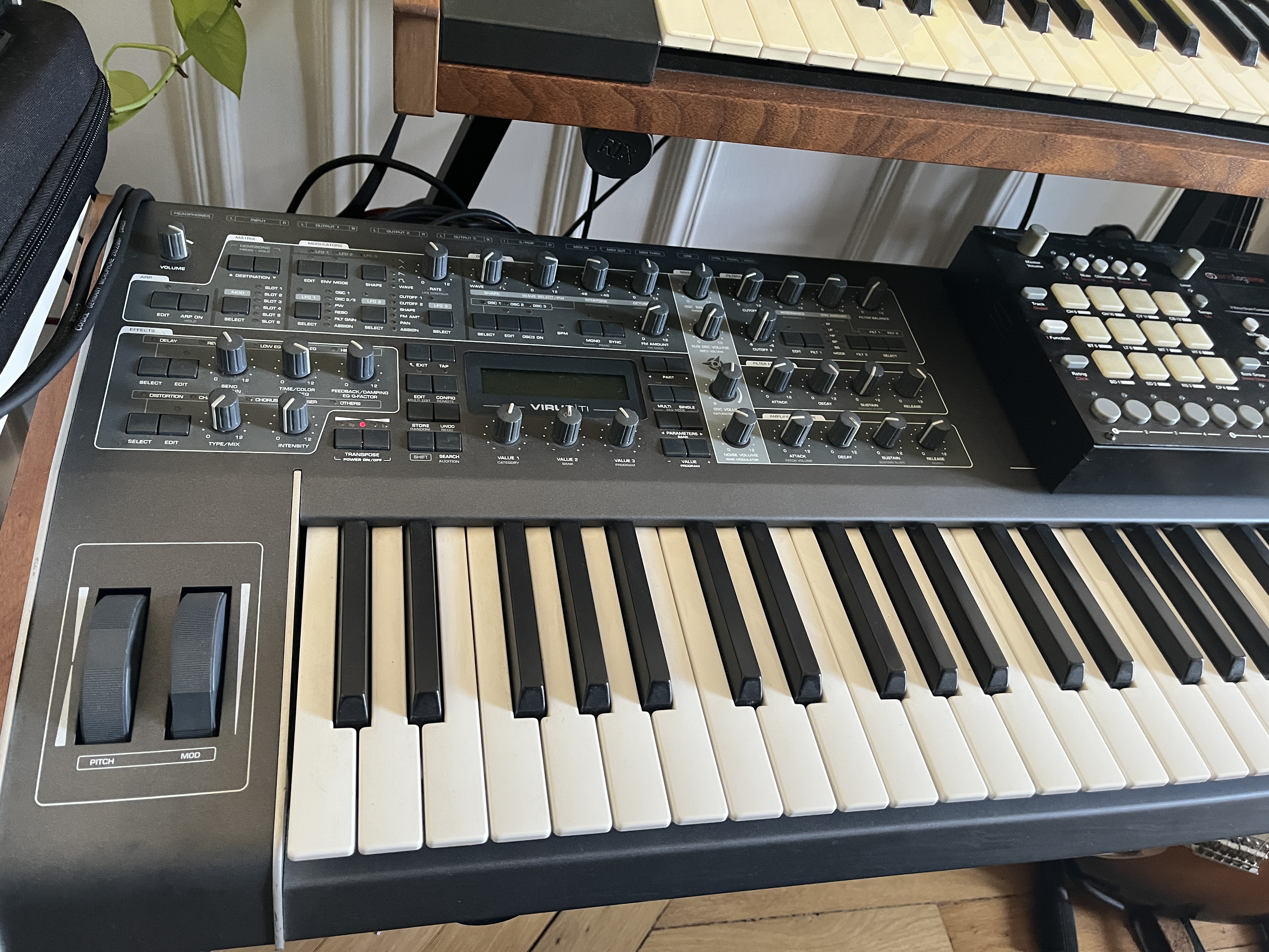 Vends Virus TI2 Keyboard (Très bon état)