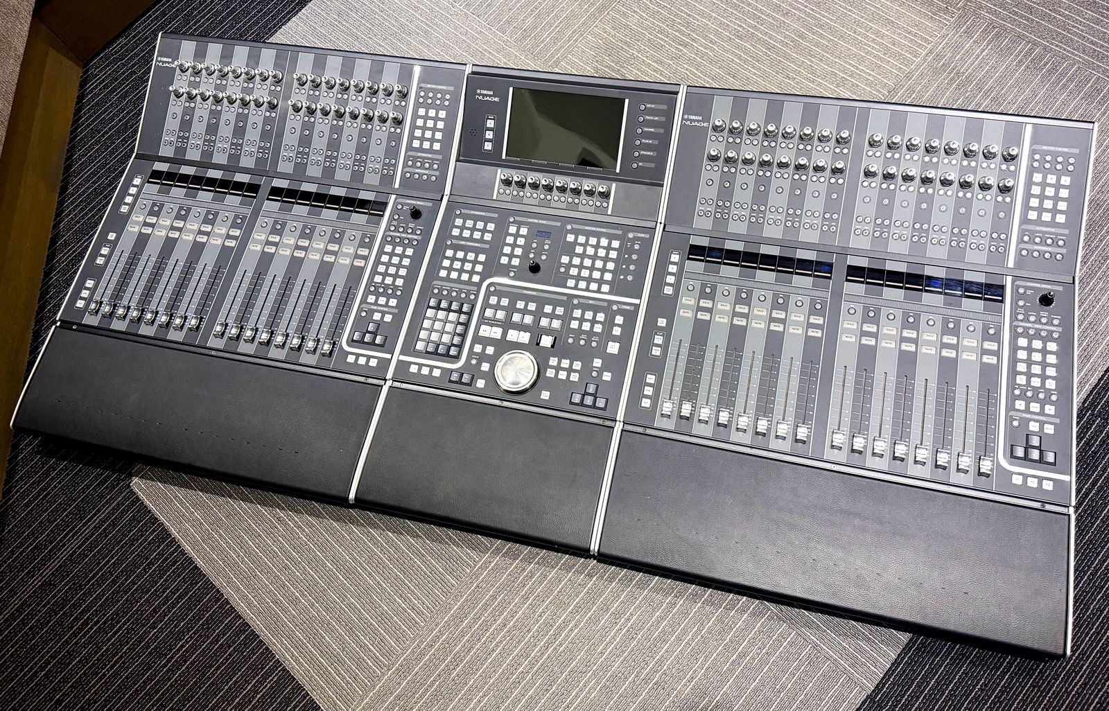 YAMAHA NUAGE-FD (Fader Unité) ×2 / NUAGE-MC (Unité principale) x1
