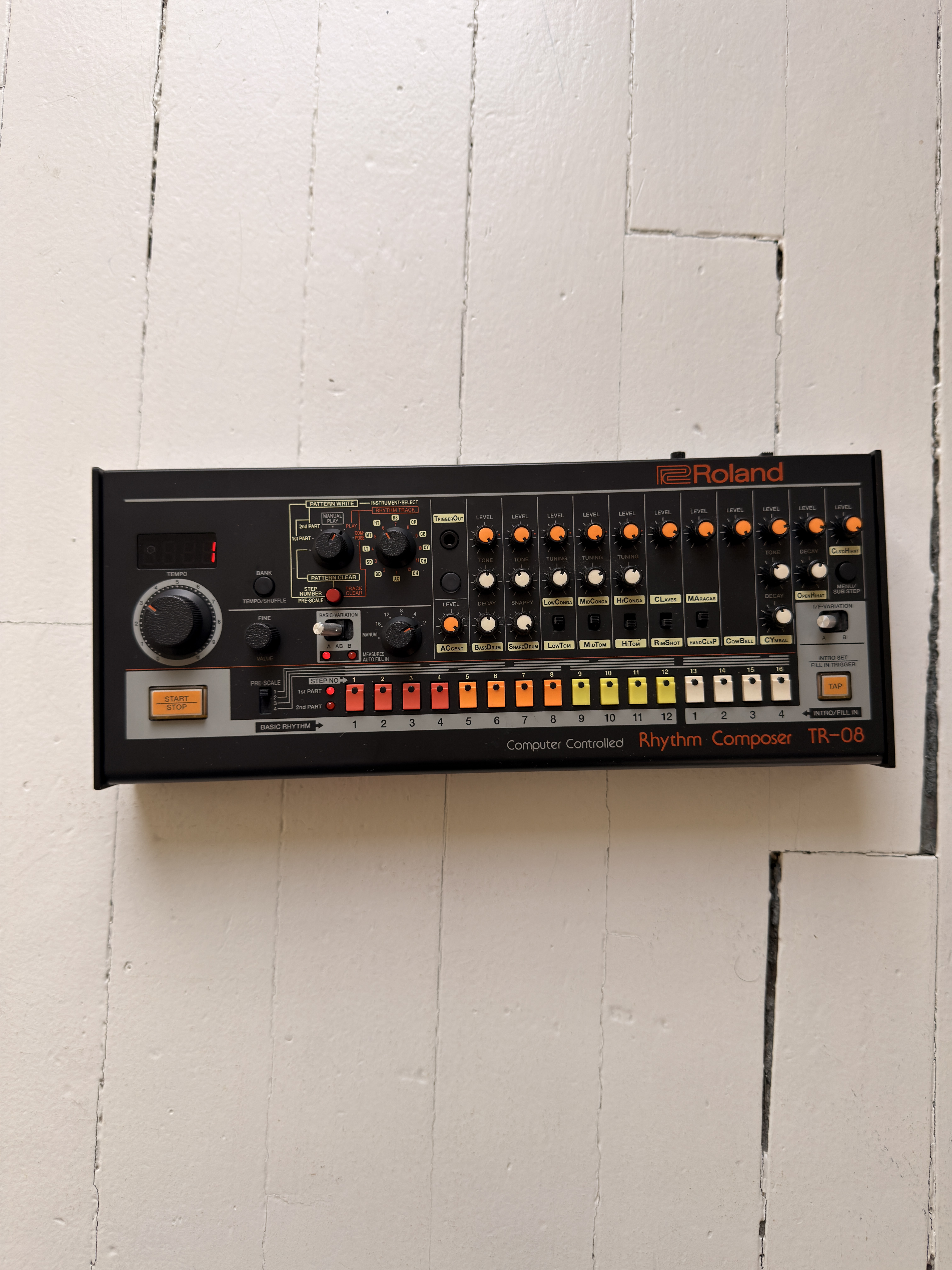 ROLAND TR-08