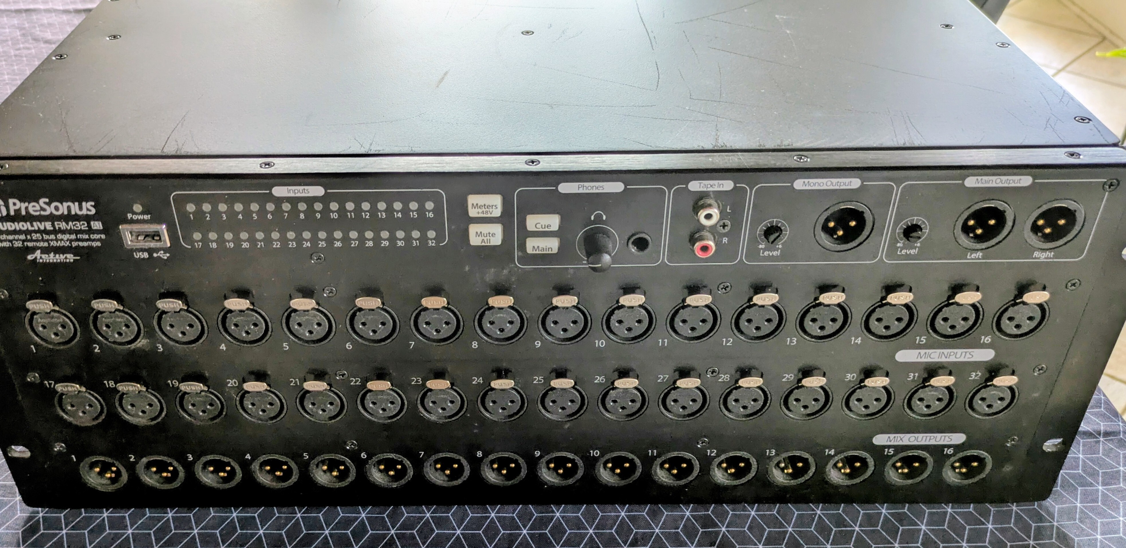 Vends table de mixage Presonus RM32 AI