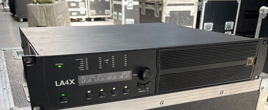 Contrôleur amplifié professionnel L-Acoustics LA4X, entièrement fonctionnel et en excellent état esthétique.