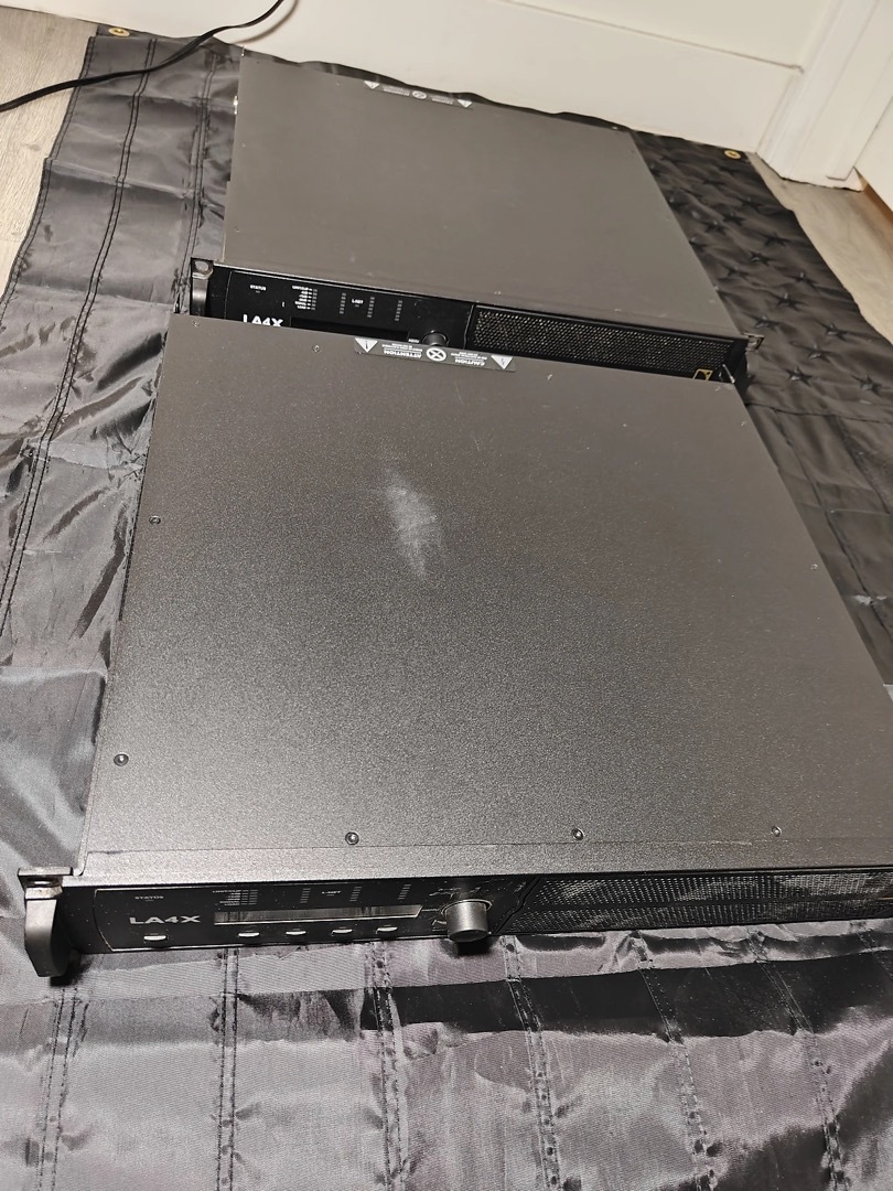 Amplificateur professionnel L-Acoustics LA4X disponible en excellent état de fonctionnement.