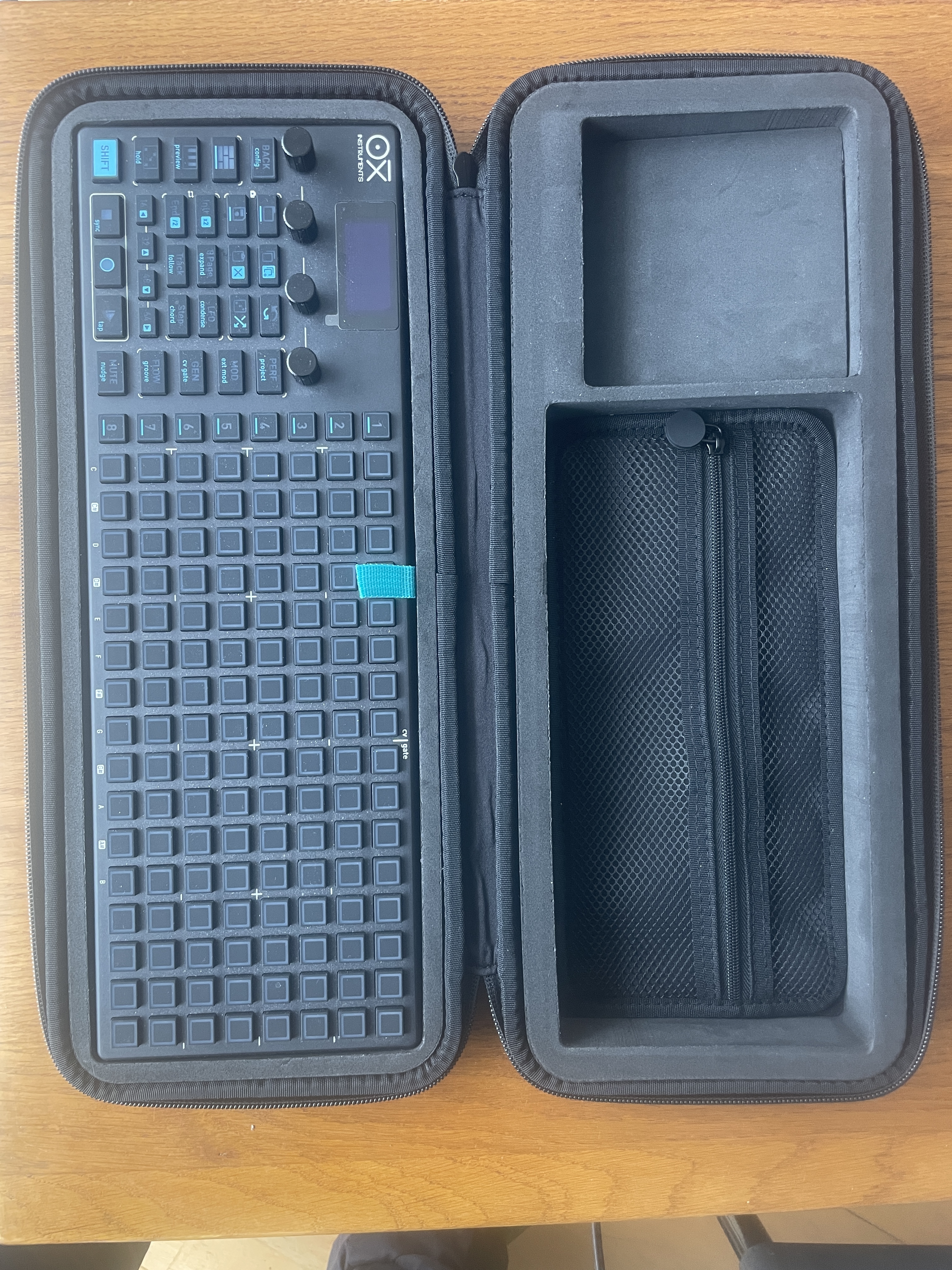 Oxi One MK2 + TRS to midi + Pipe MK2