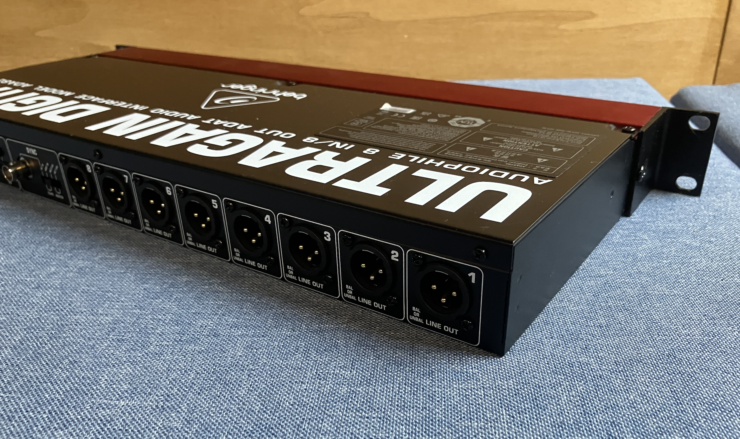 Behringer Ultragain Digital ADA8200 (97826)