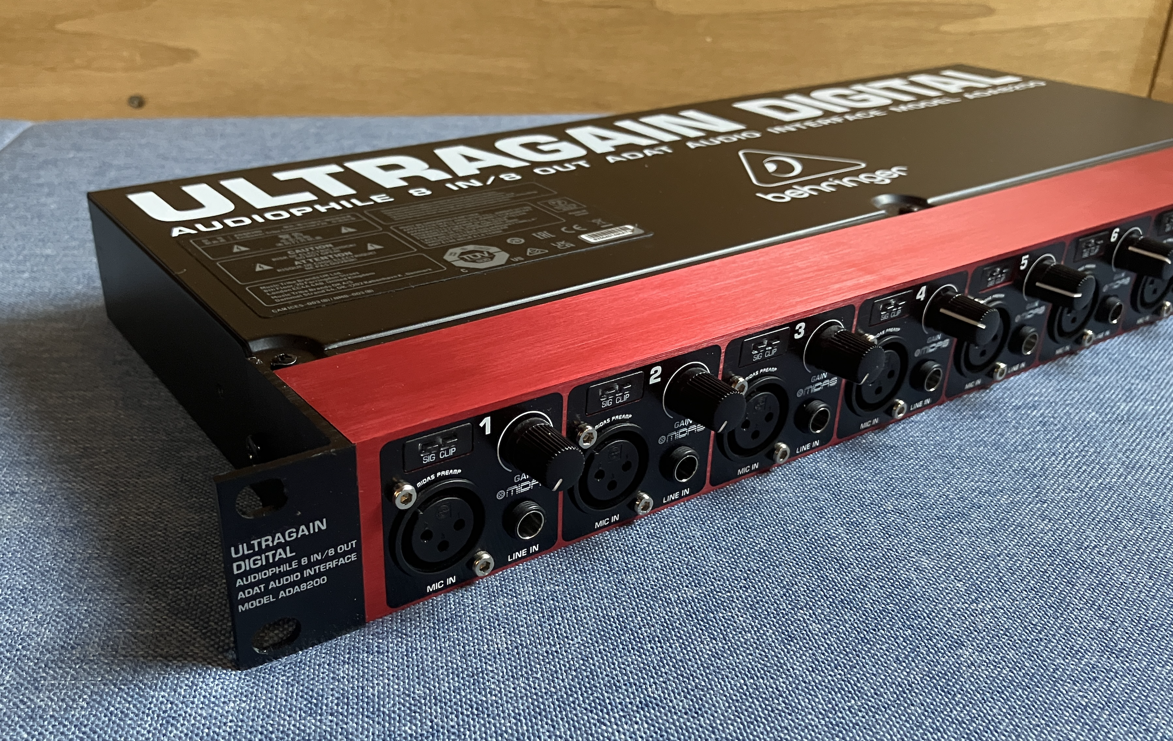 Behringer Ultragain Digital ADA8200 (29240)
