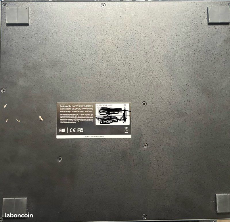 Vends ou échange :  NI Maschine MK3 + Licence pour upgrade vers maschine 3.0