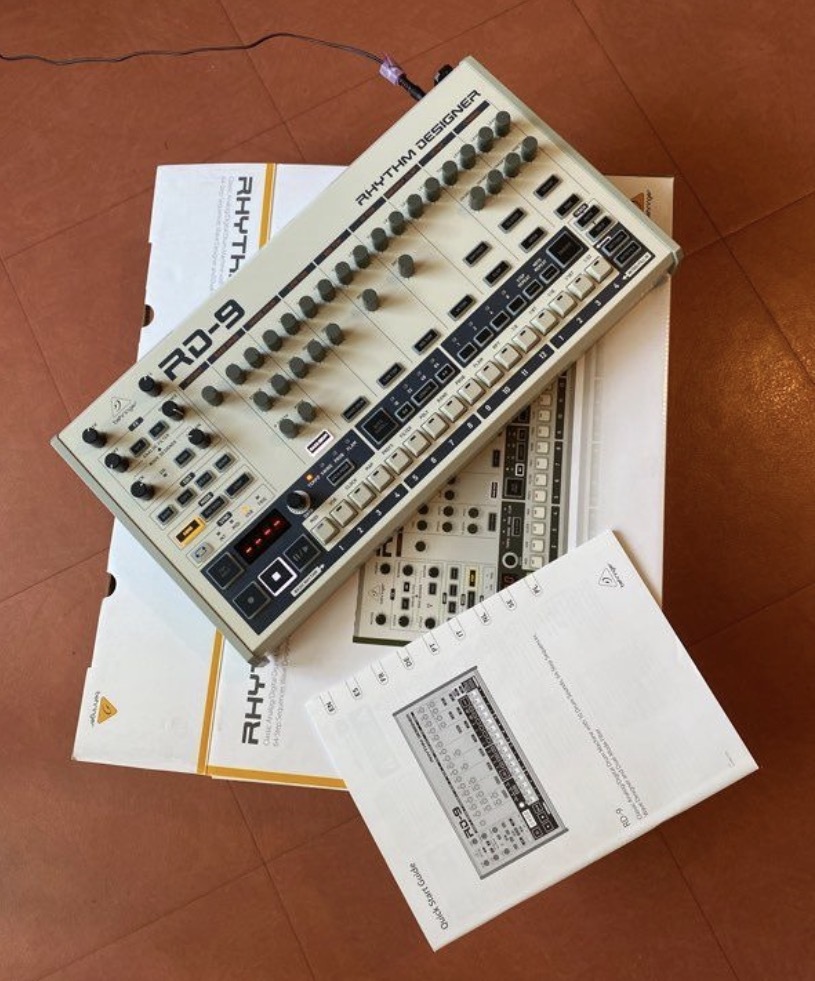 Vends Behringer RD 9 en très bon état 