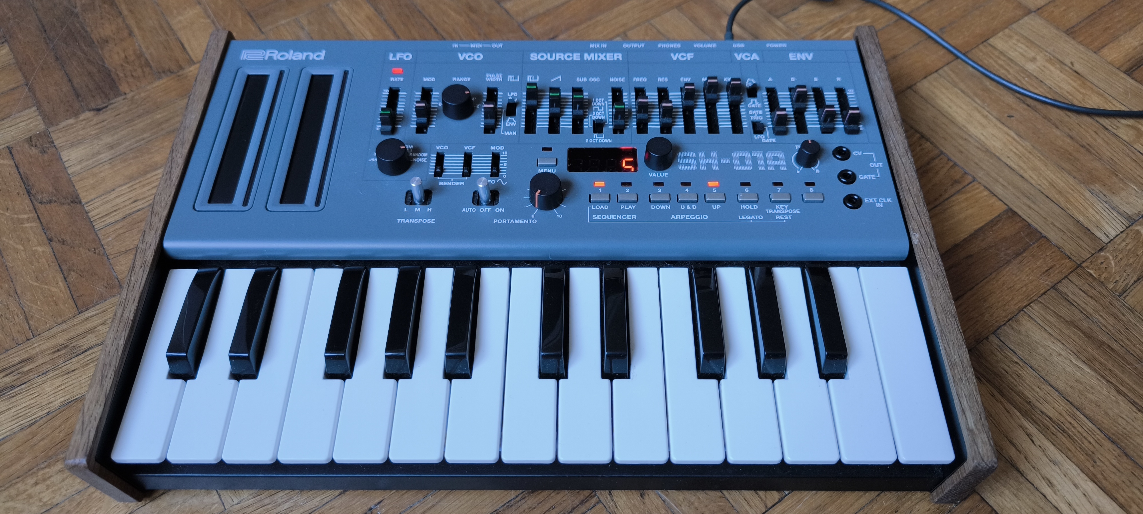 Roland SH-01A (23354)