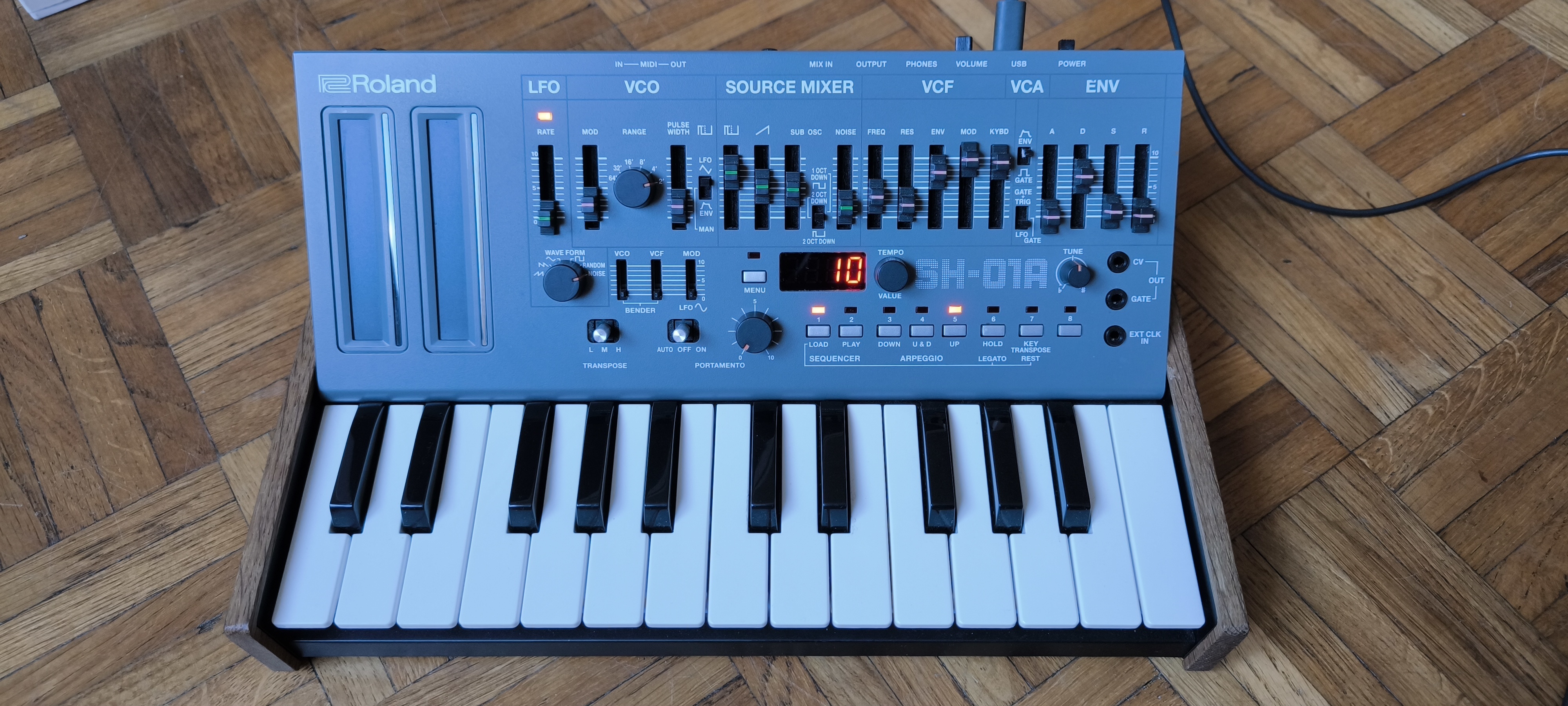 Roland SH-01A (59742)
