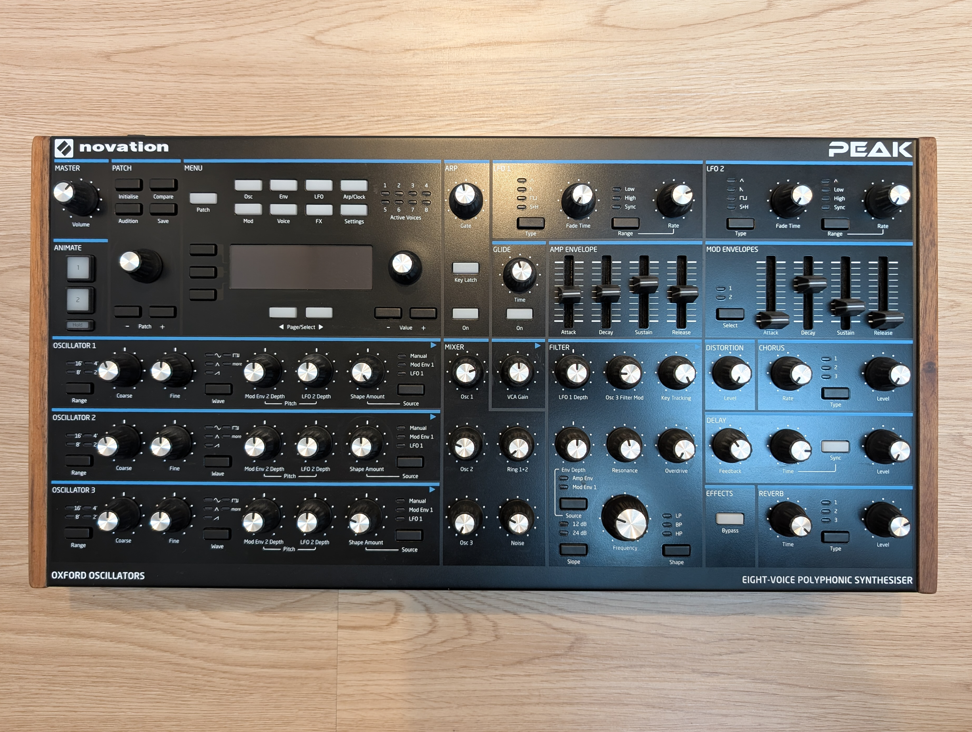 Novation Peak + Peak Stand Aluminium