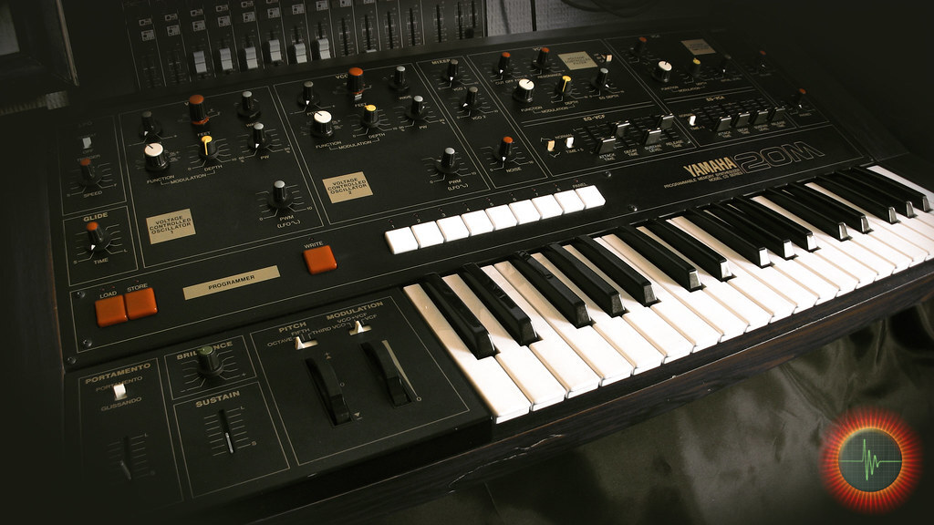 VENDS YAMAHA CS-20M - À FAIRE RÉVISER, ALIM EN PANNE