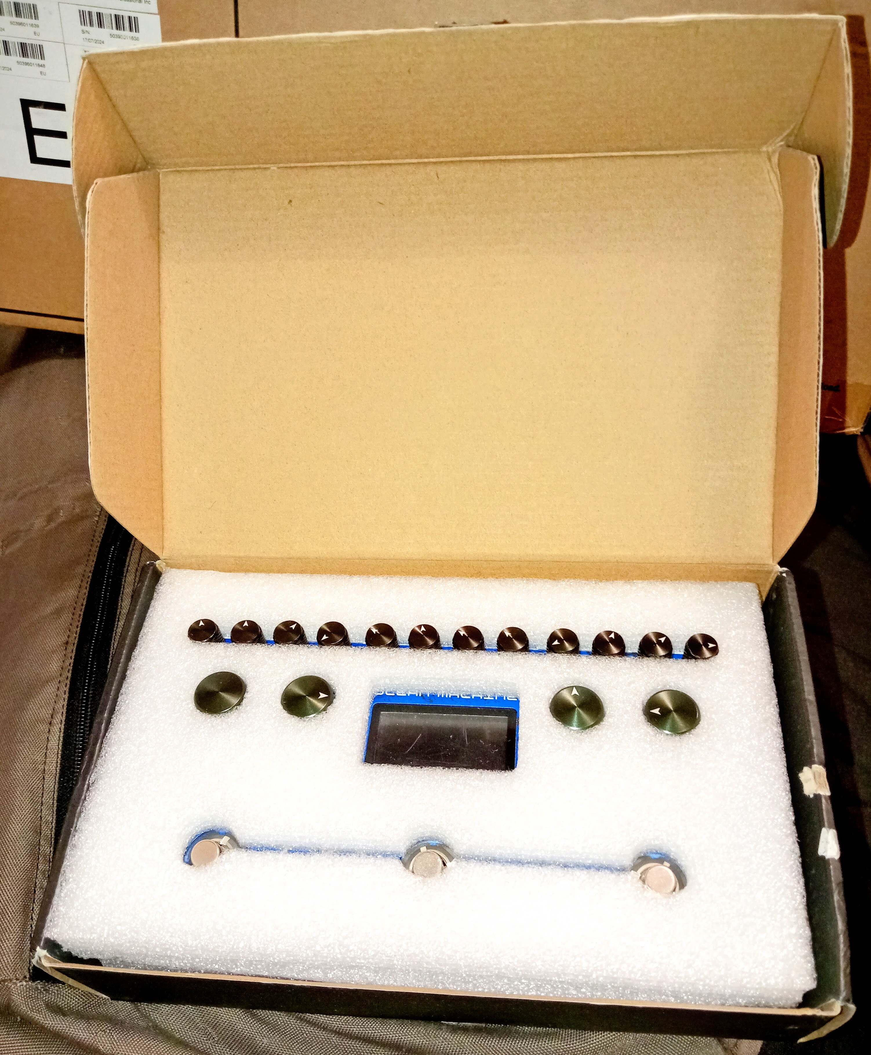 IK Multimedia UNO Synth Pro X (5031)