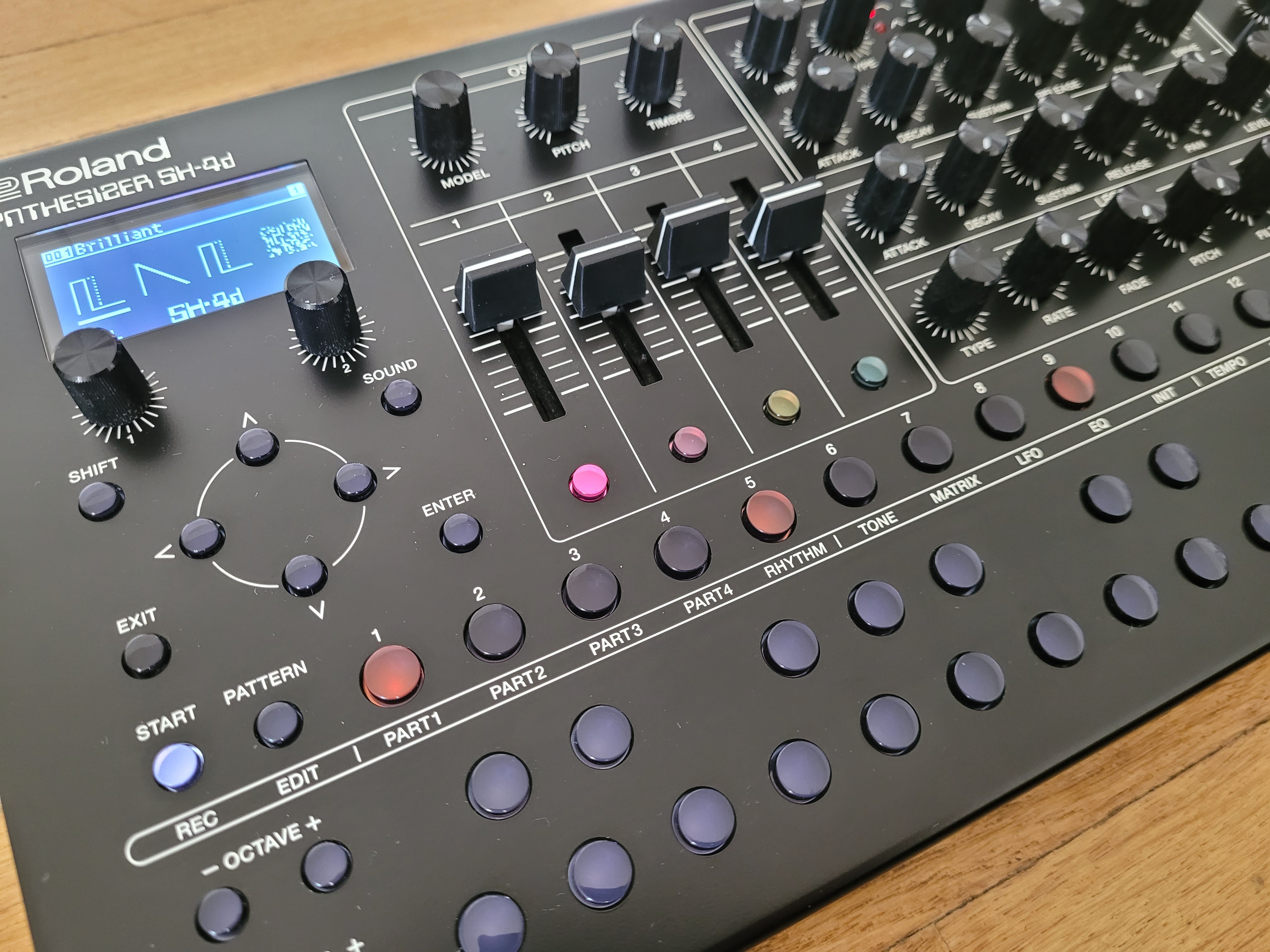Roland SH-4d (11072)