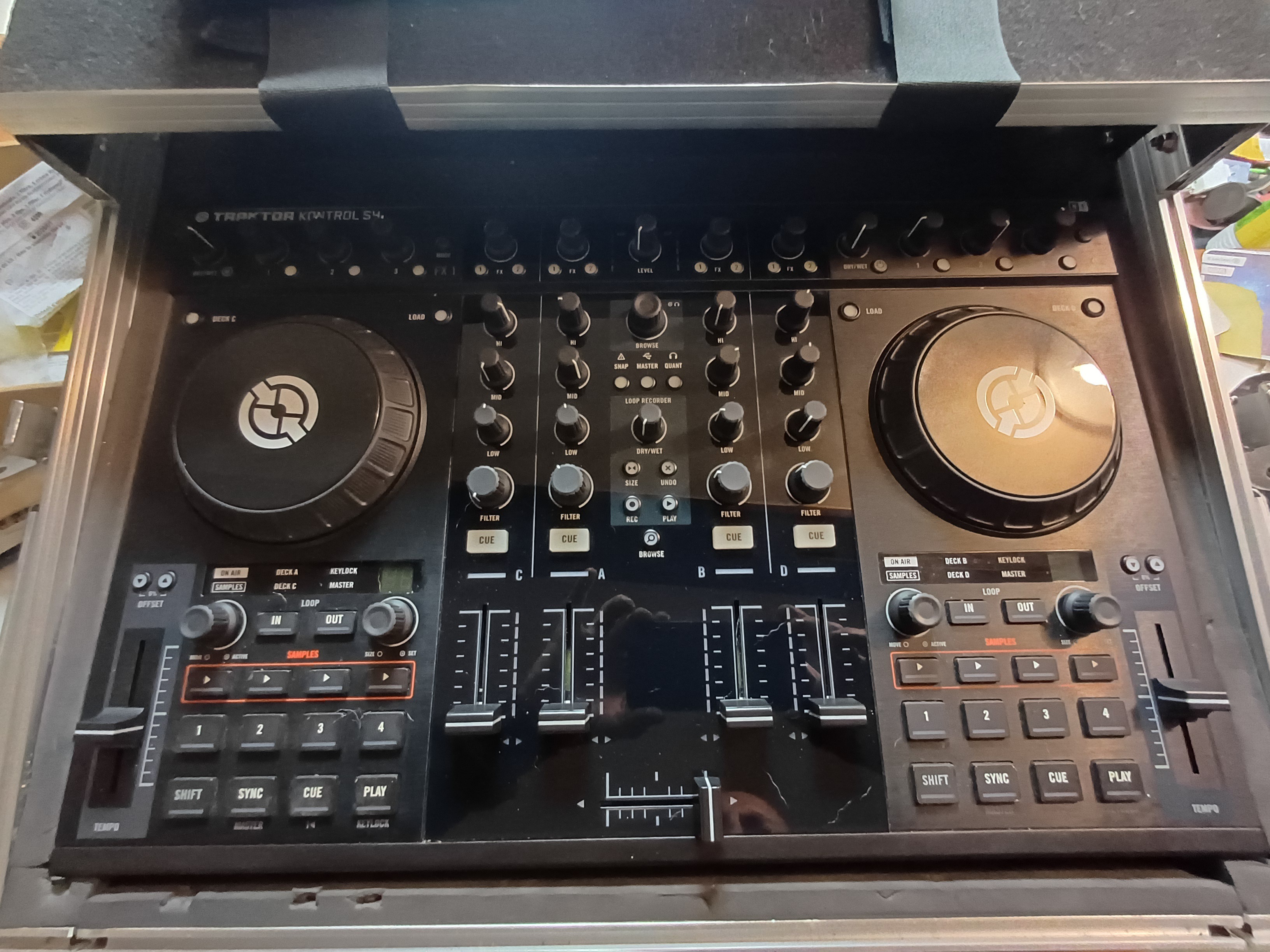 Traktor kontrol s4  
