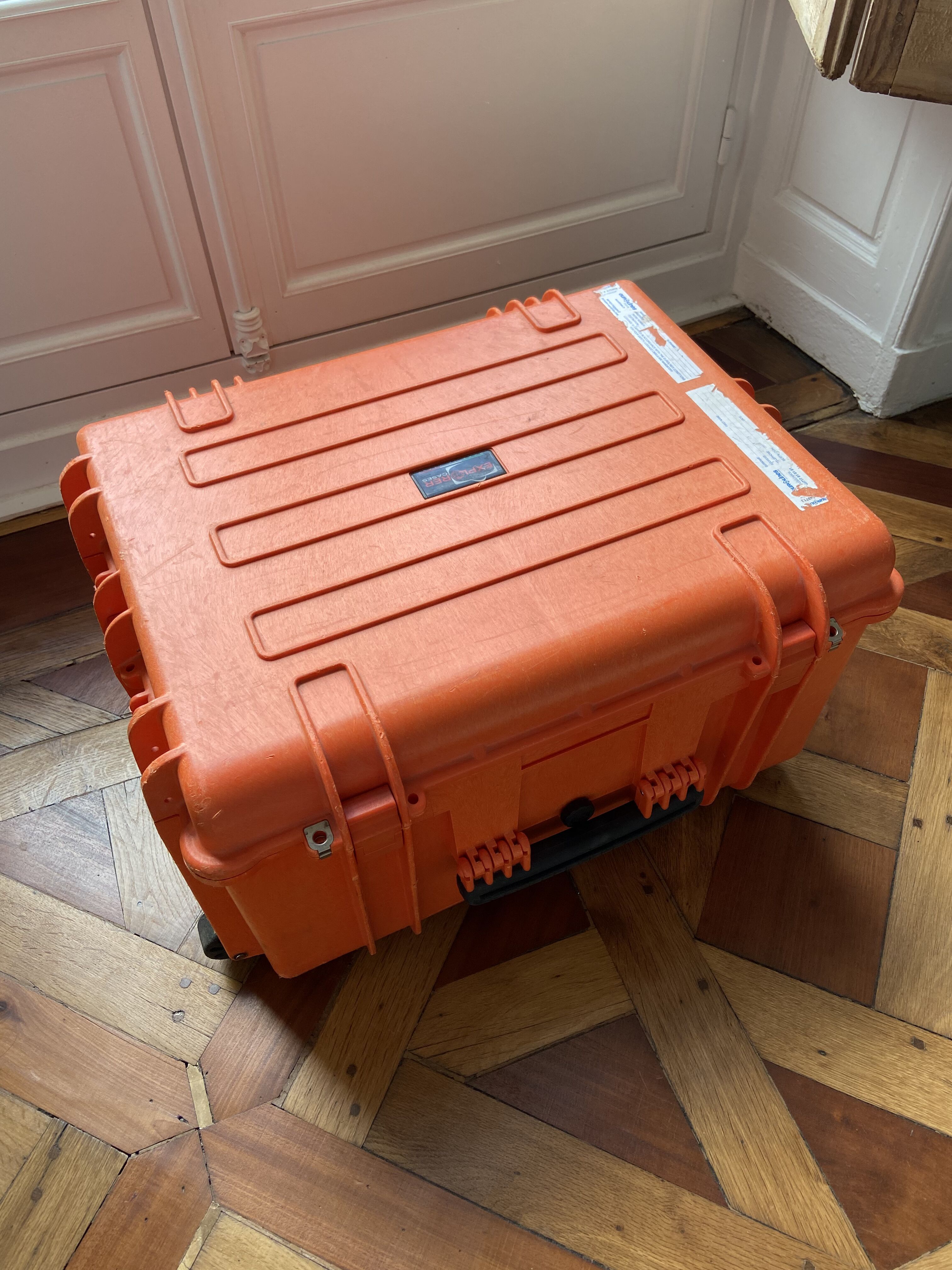 Vends Explorer Cases 5833 orange